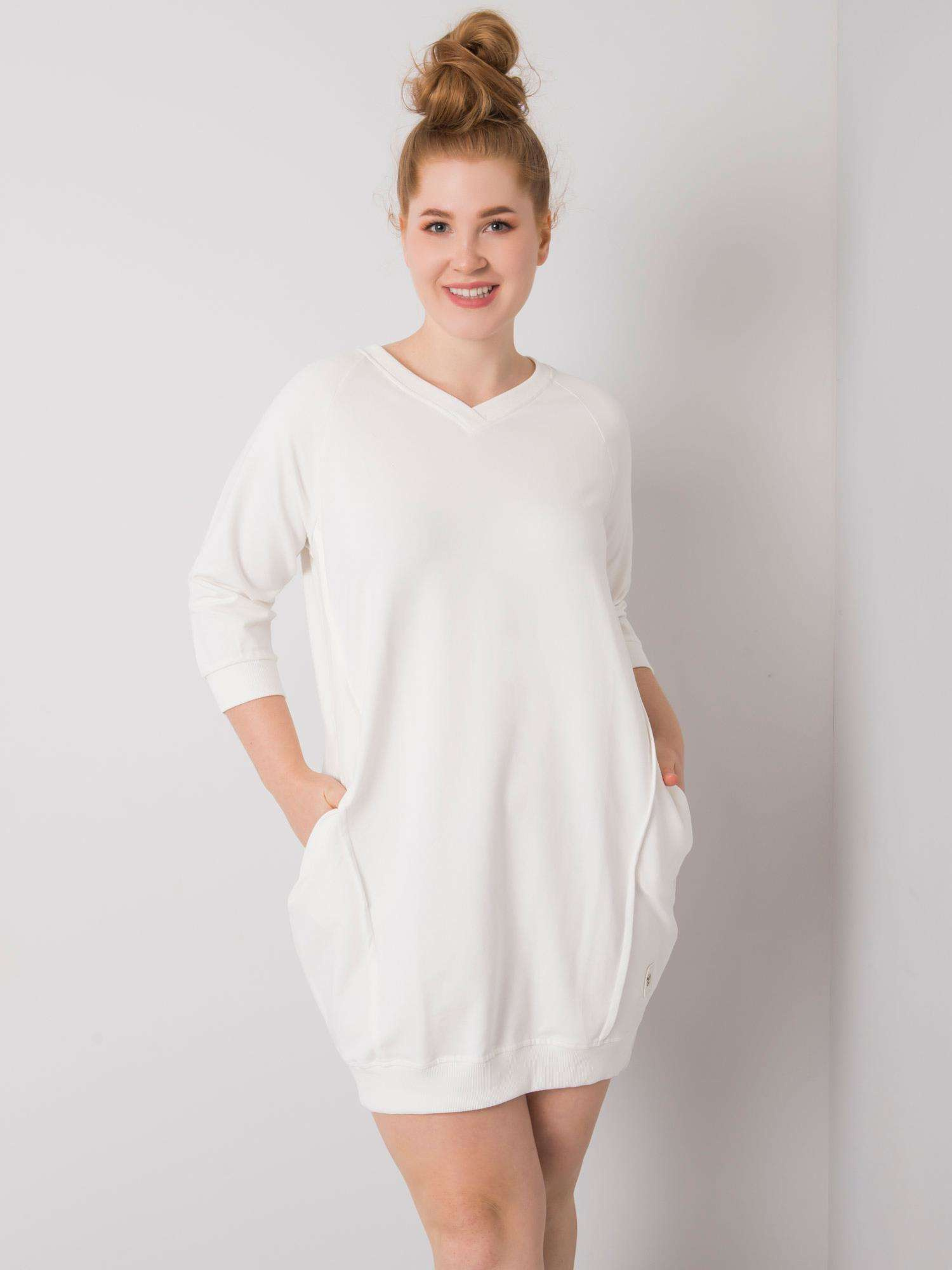 Smotanové dámske šaty s vreckami RV-SK-6847.59P-ecru Veľkosť: ONE SIZE