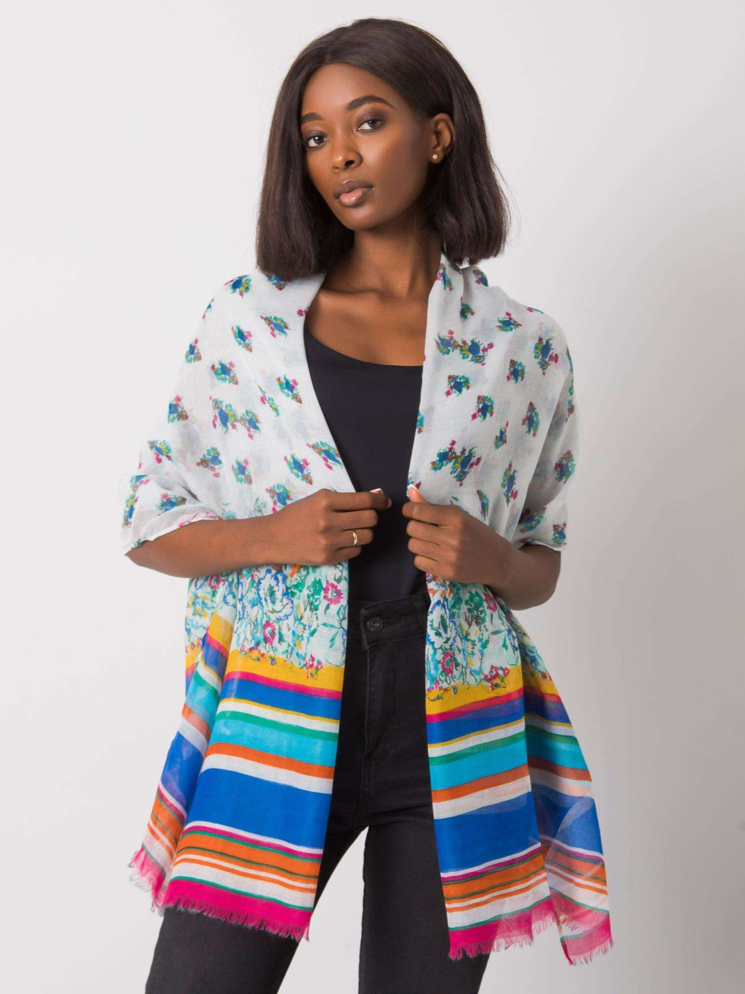 Biela šatka s kvetinovými vzormi AT-CH-WJ-1X08426-white Veľkosť: ONE SIZE