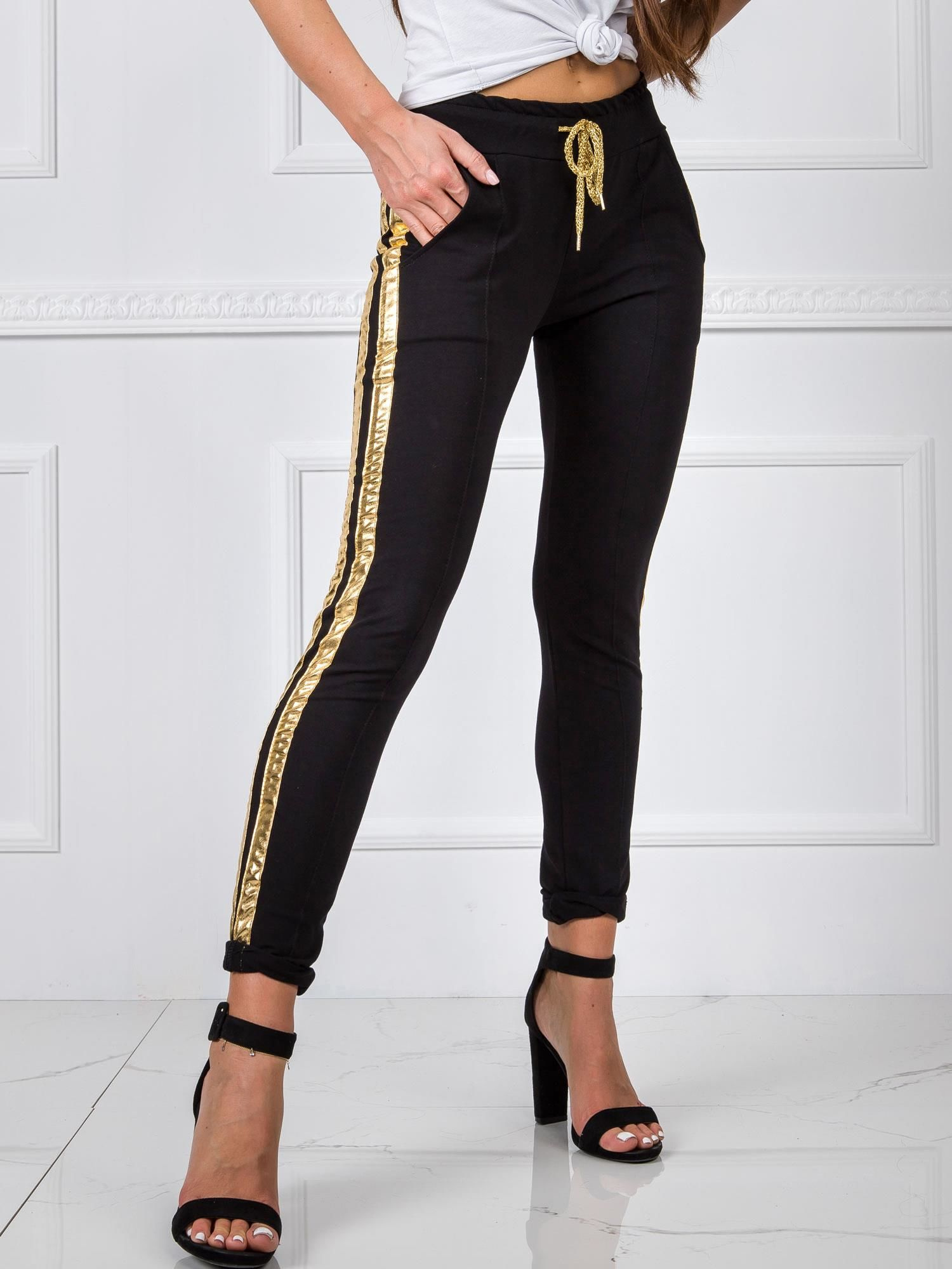 Čierne dámske tepláky RV-DR-5408.28P-black Veľkosť: S