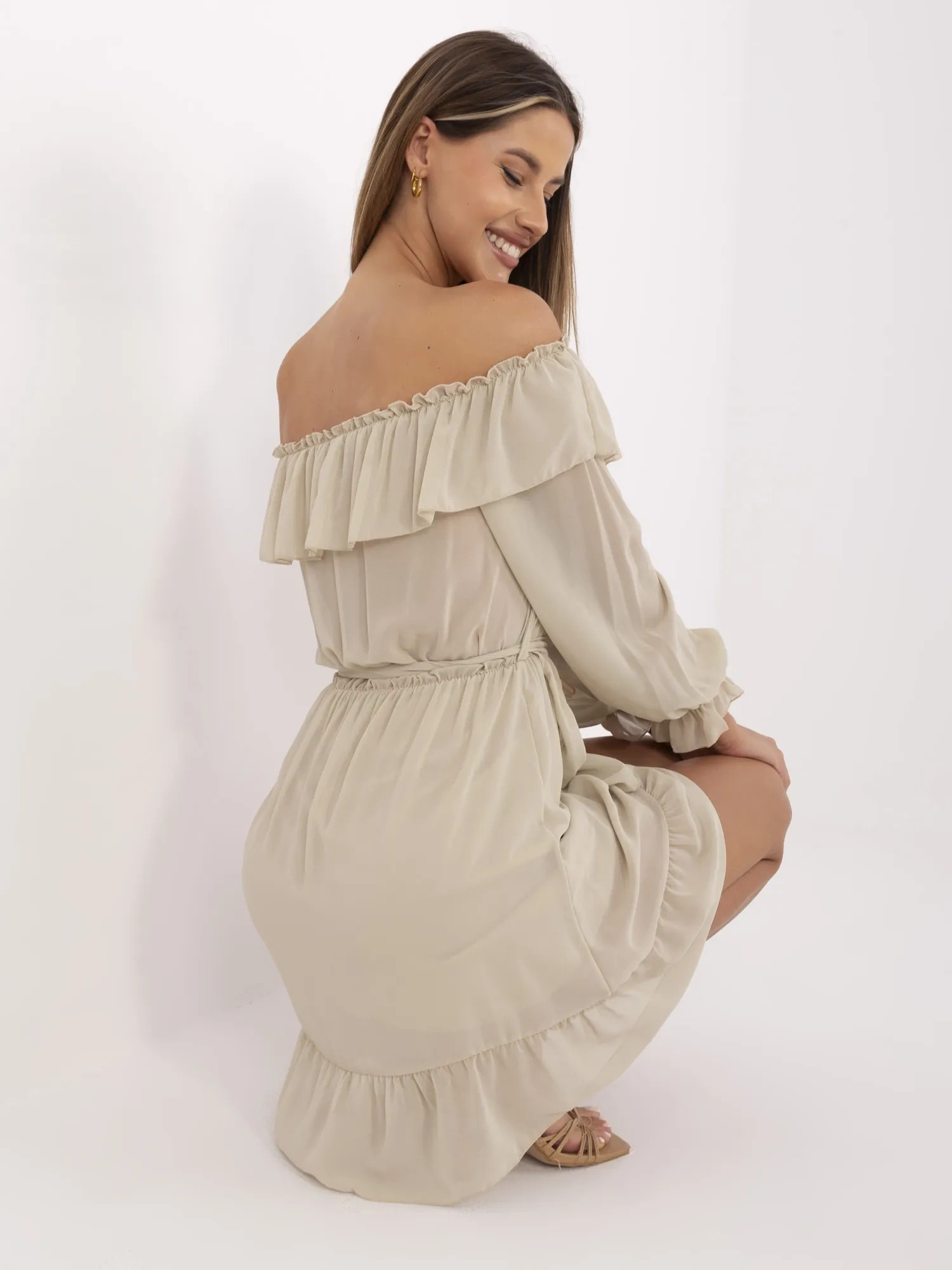 Béžové šaty s volánikmi TW-SK-BI-1203.72P-beige Veľkosť: ONE SIZE