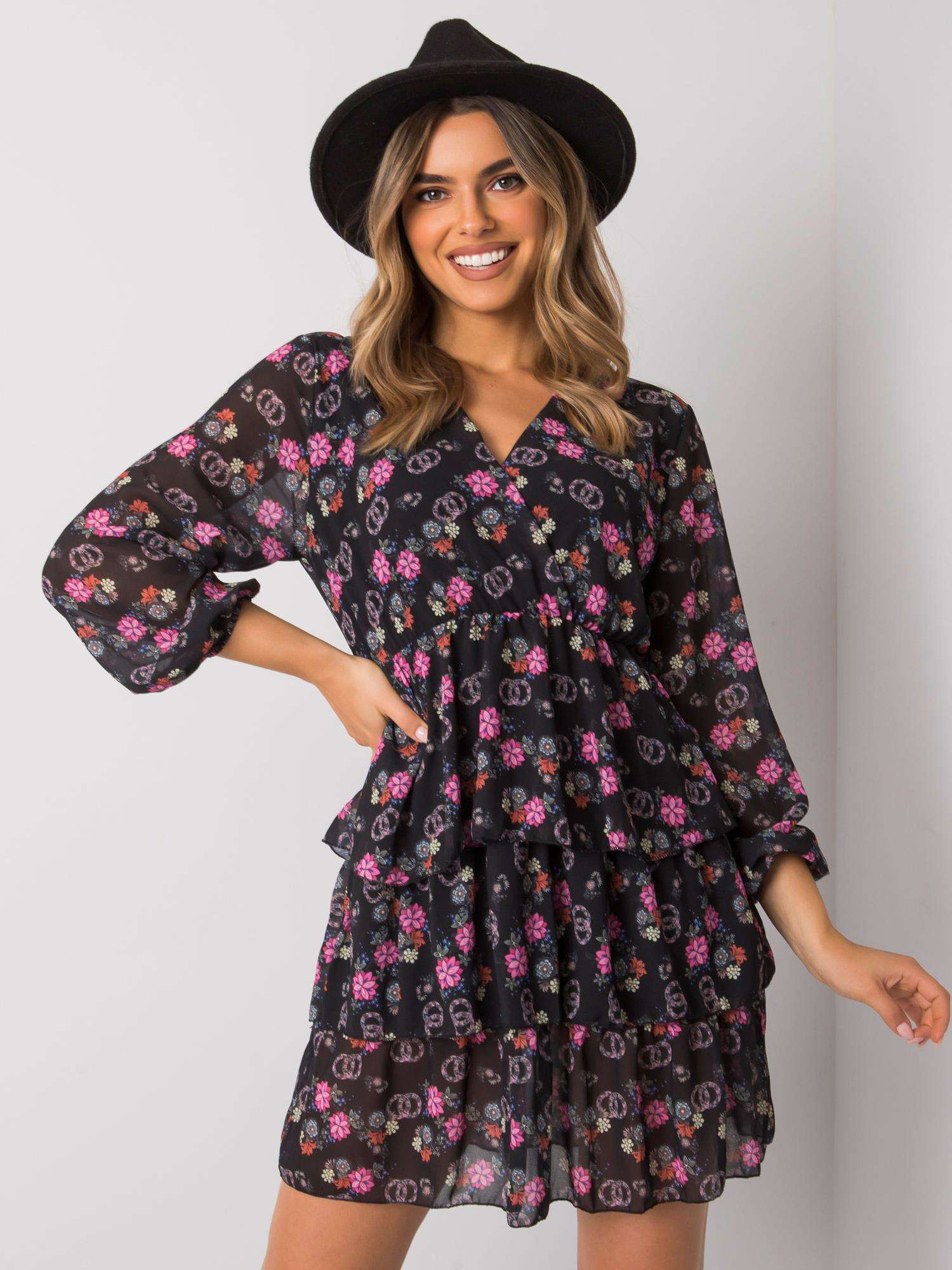 Čierne kvetované mini šaty WN-SK-21049.38X-black Veľkosť: L/XL