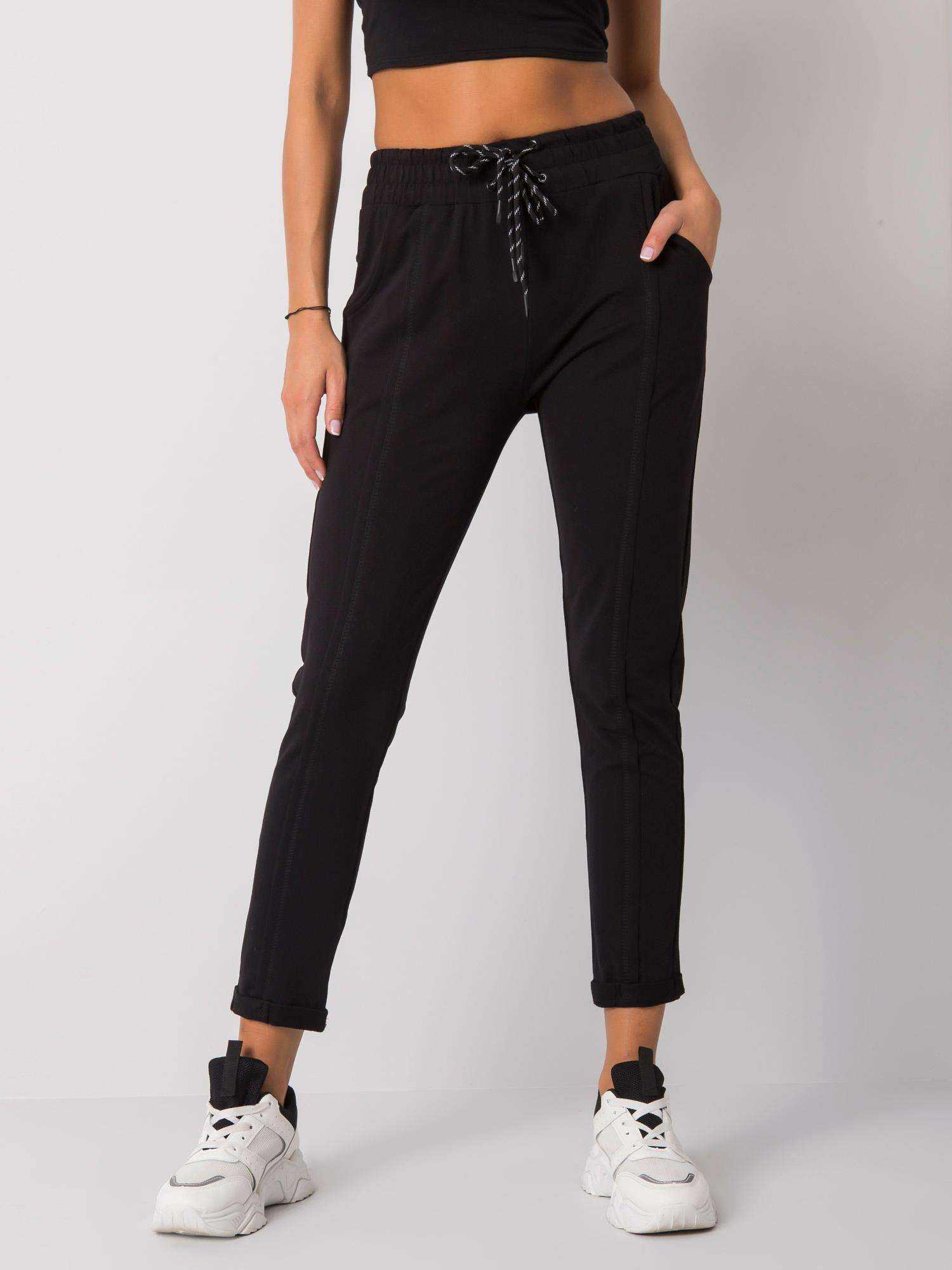 Čierne dámske tepláky RV-DR-6971.91-black Veľkosť: S