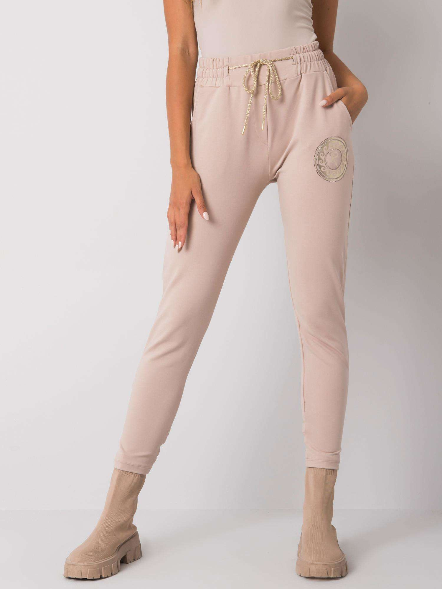 Púdrové tepláky s lesklým potlačou Larissa RV-DR-7072.26-powder pink Veľkosť: XL