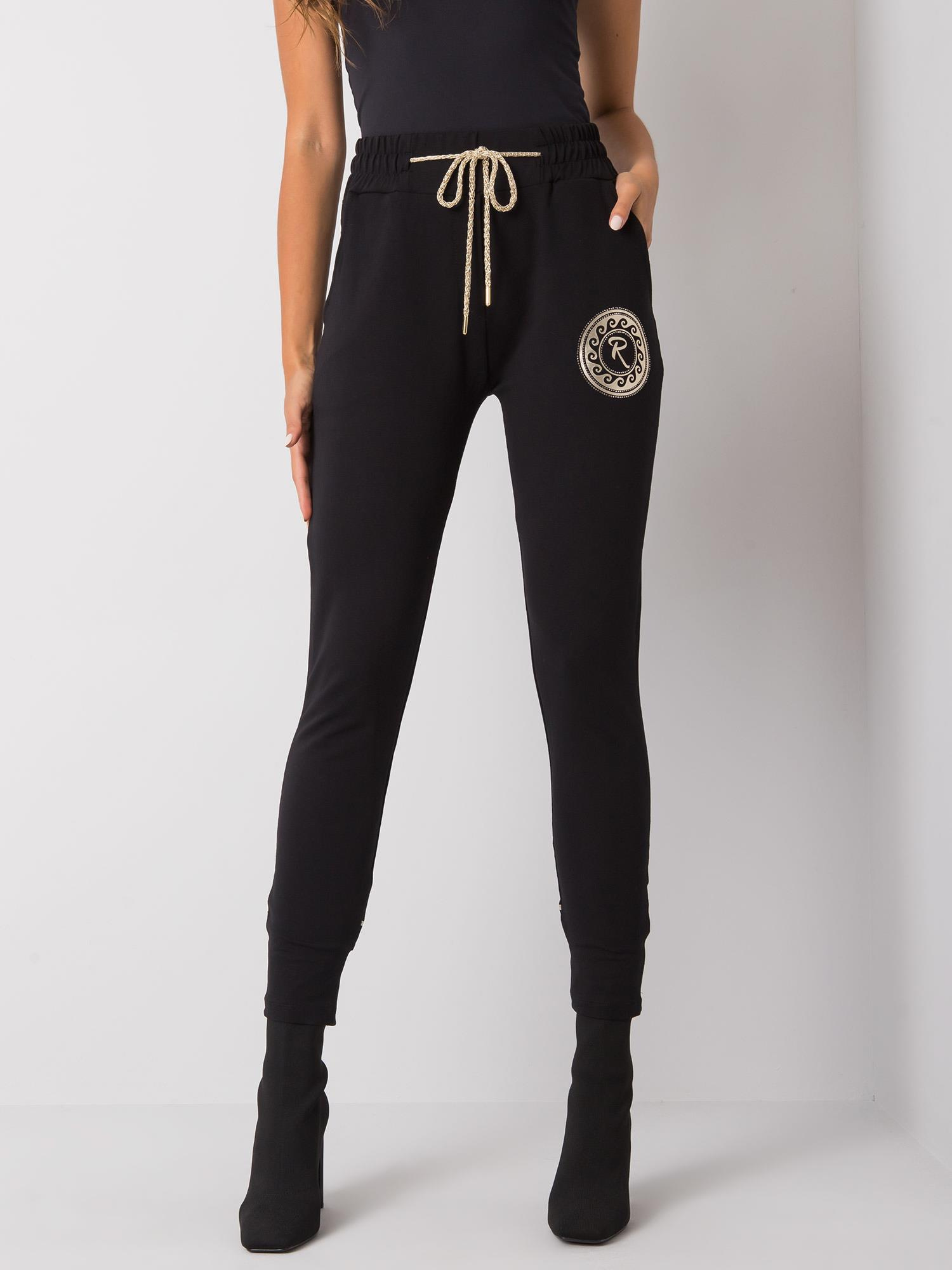 Čierne tepláky s lesklým potlačou Larissa RV-DR-7072.26-black Veľkosť: L