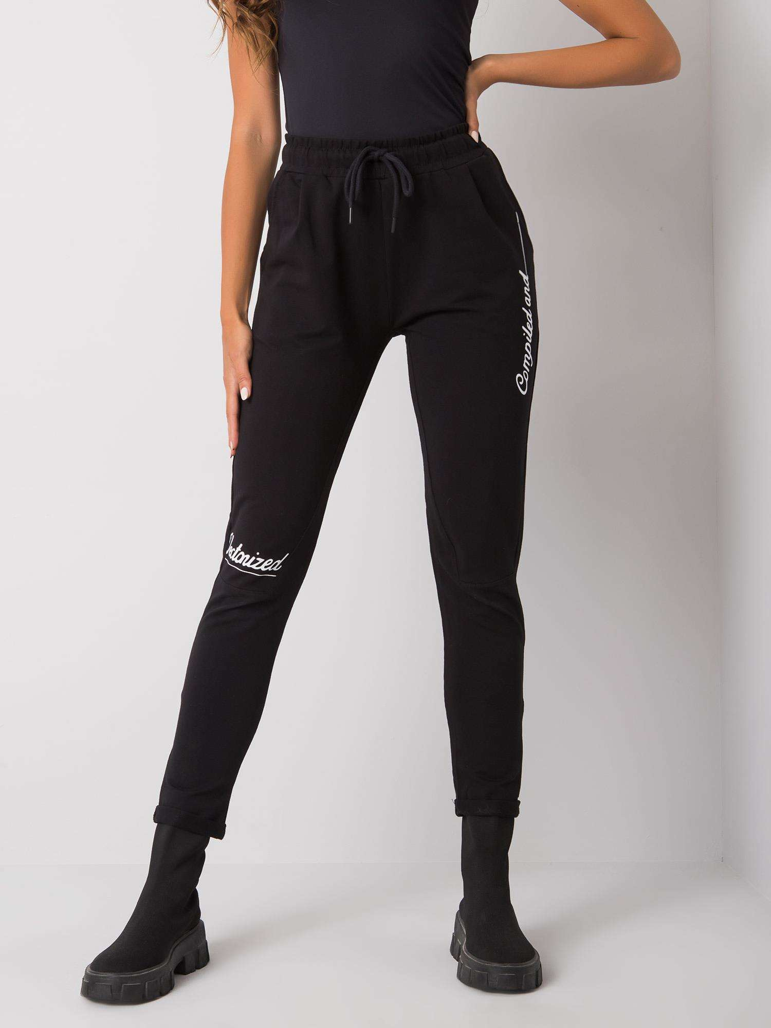 Čierne tepláky s nápismi Haylee RV-DR-7076.21-black Veľkosť: S