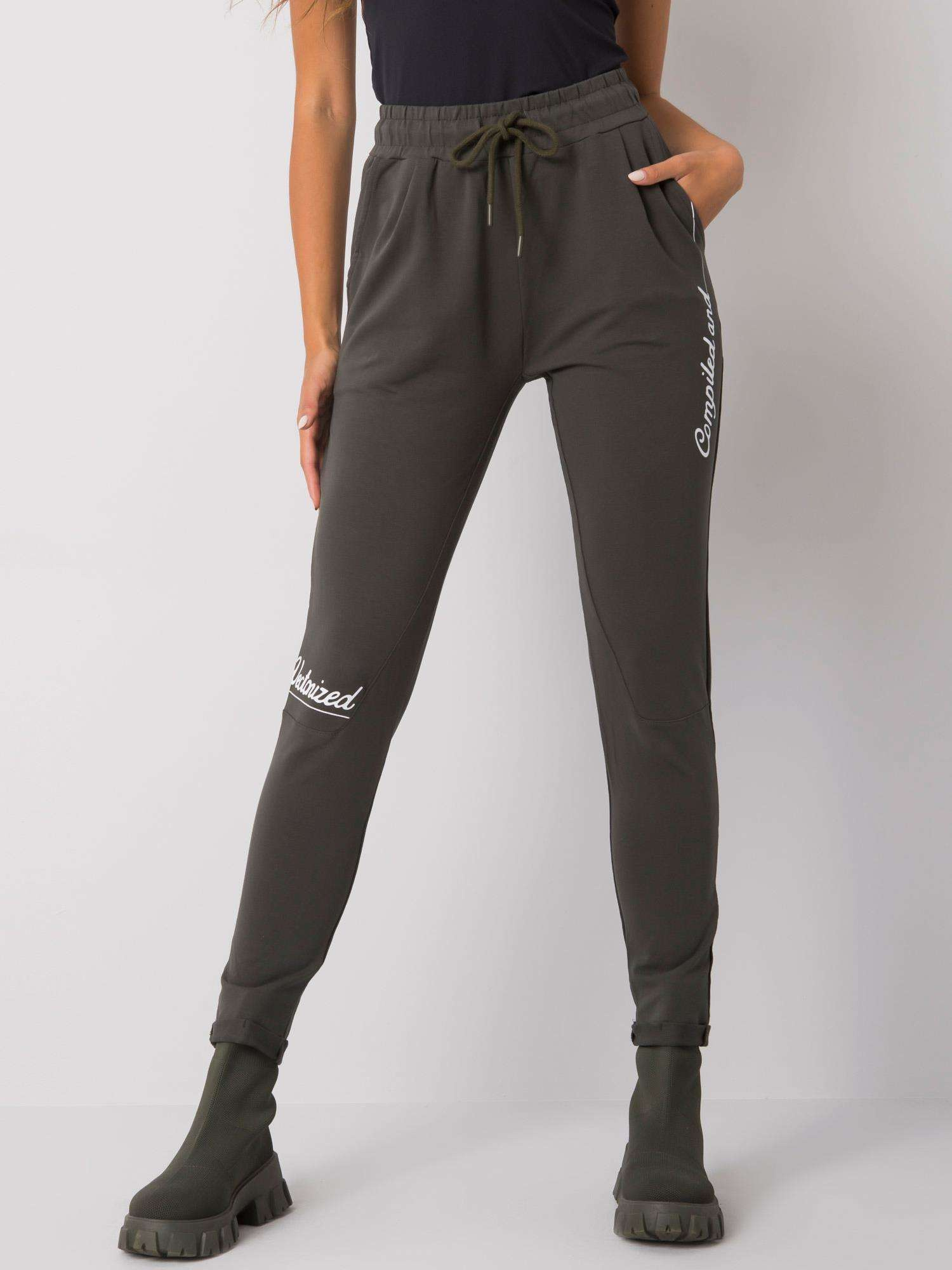 Khaki tepláky s nápisy Haylee RV-DR-7076.21-khaki Veľkosť: S