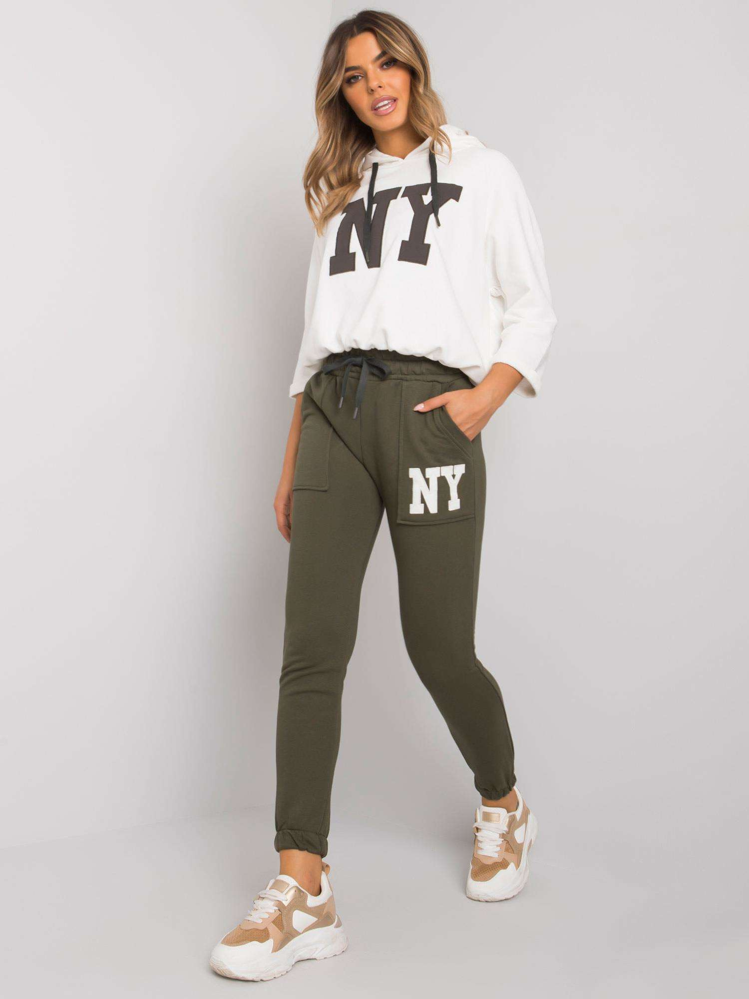 Bielo-khaki komplet s výšivkou NY RV-KMPL-6918.04-white-khaki Veľkosť: L/XL