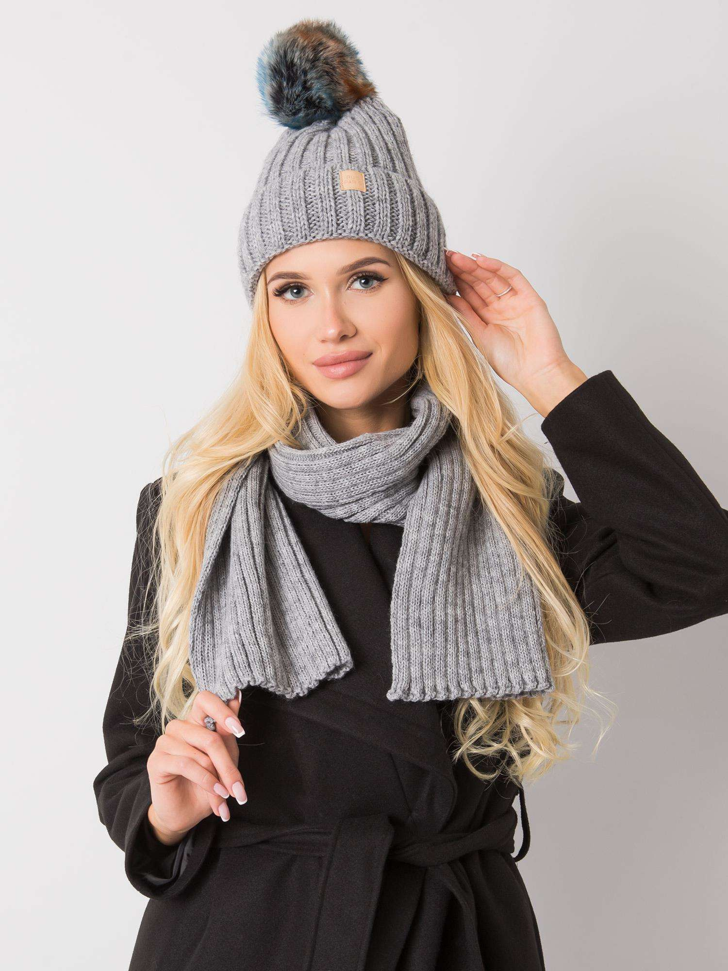Šedý pletený komplet čiapky a šály JK-KMPL-7-1.40X-grey Veľkosť: ONE SIZE