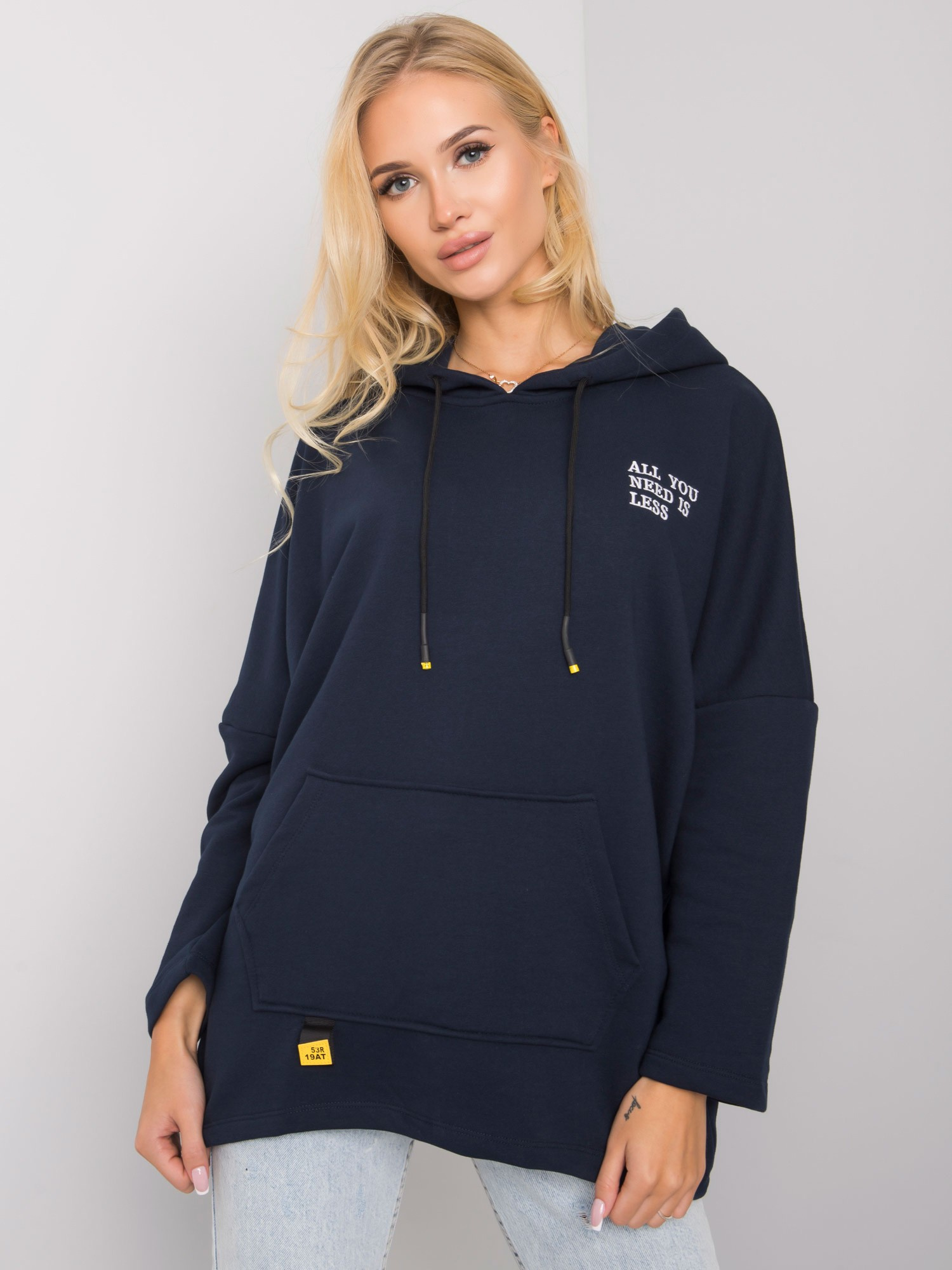 Tmavomodrá mikina s výšivkou All You Need Is Less RV-BL-7098.28-navy Veľkosť: ONE SIZE