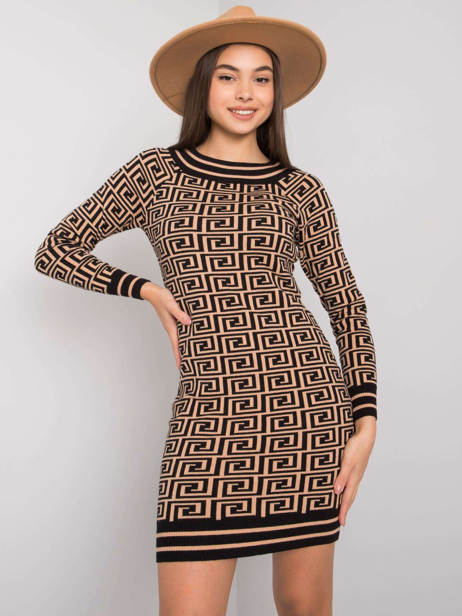 Hnedé dámske vzorované priliehavé šaty TW-SK-BI-ZS5218.50-camel Veľkosť: ONE SIZE
