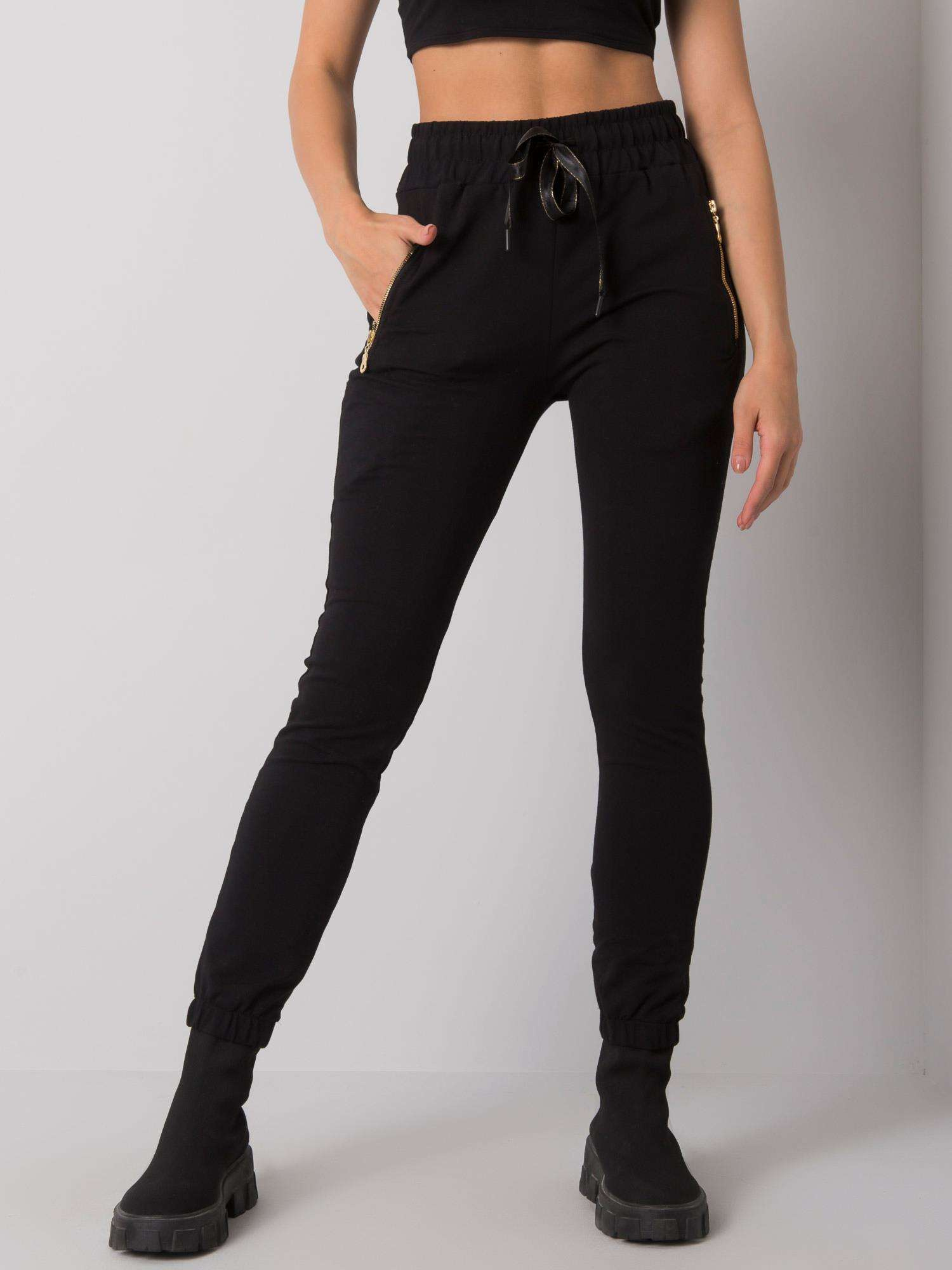 Čierne tepláky s vreckami na zips RV-DR-7073.09P-black Veľkosť: S