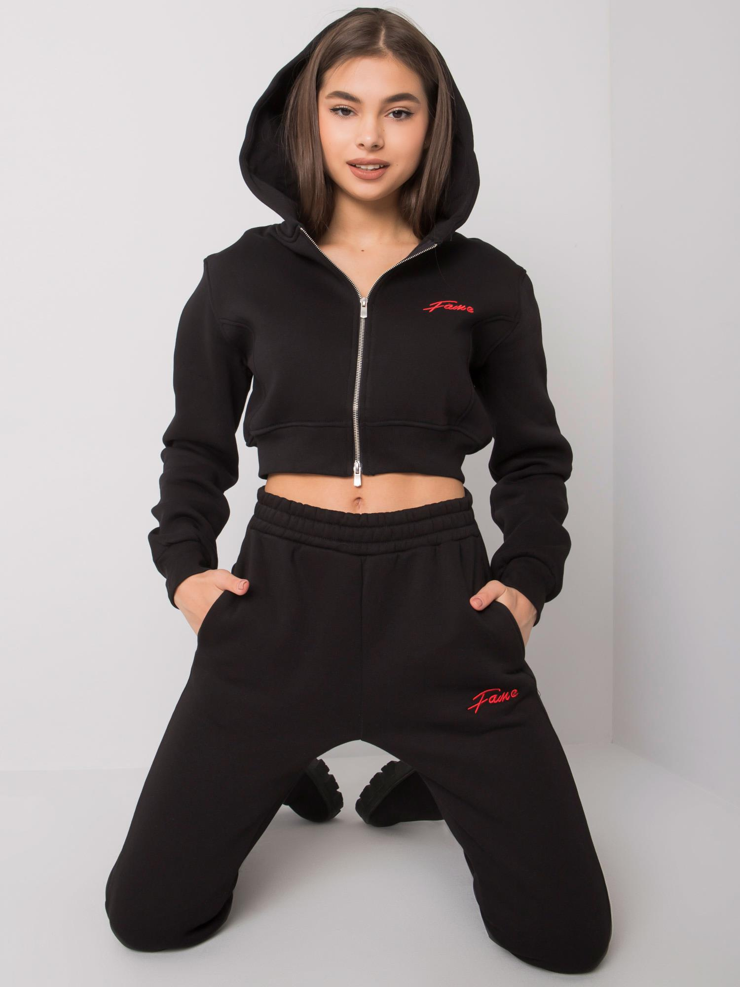 Čierna súprava s výšivkou Fame FE-KMPL-5087.23P-black Veľkosť: L