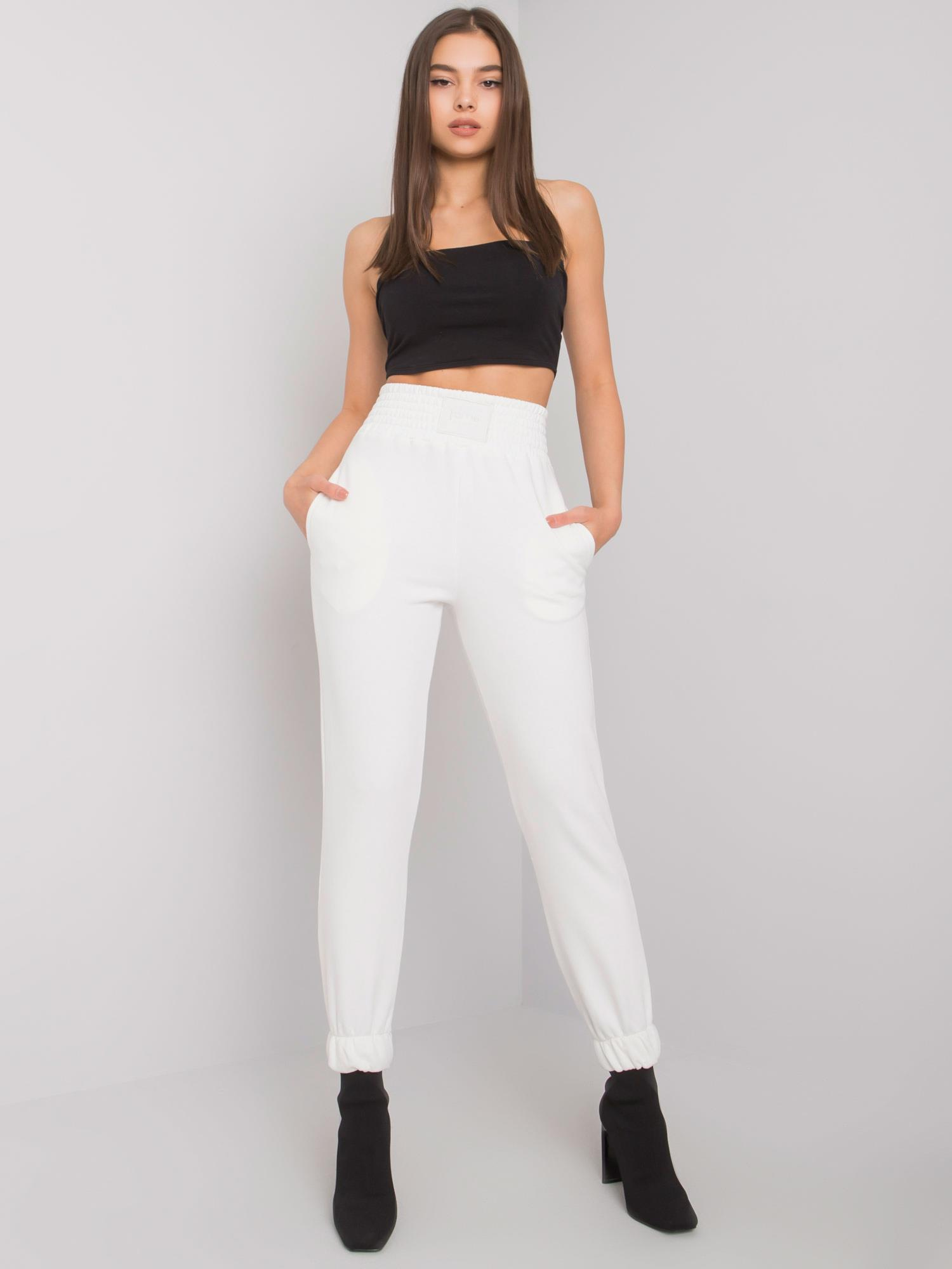 Krémové športové nohavice na gumu FE-DR-5541.45P-ecru Veľkosť: M