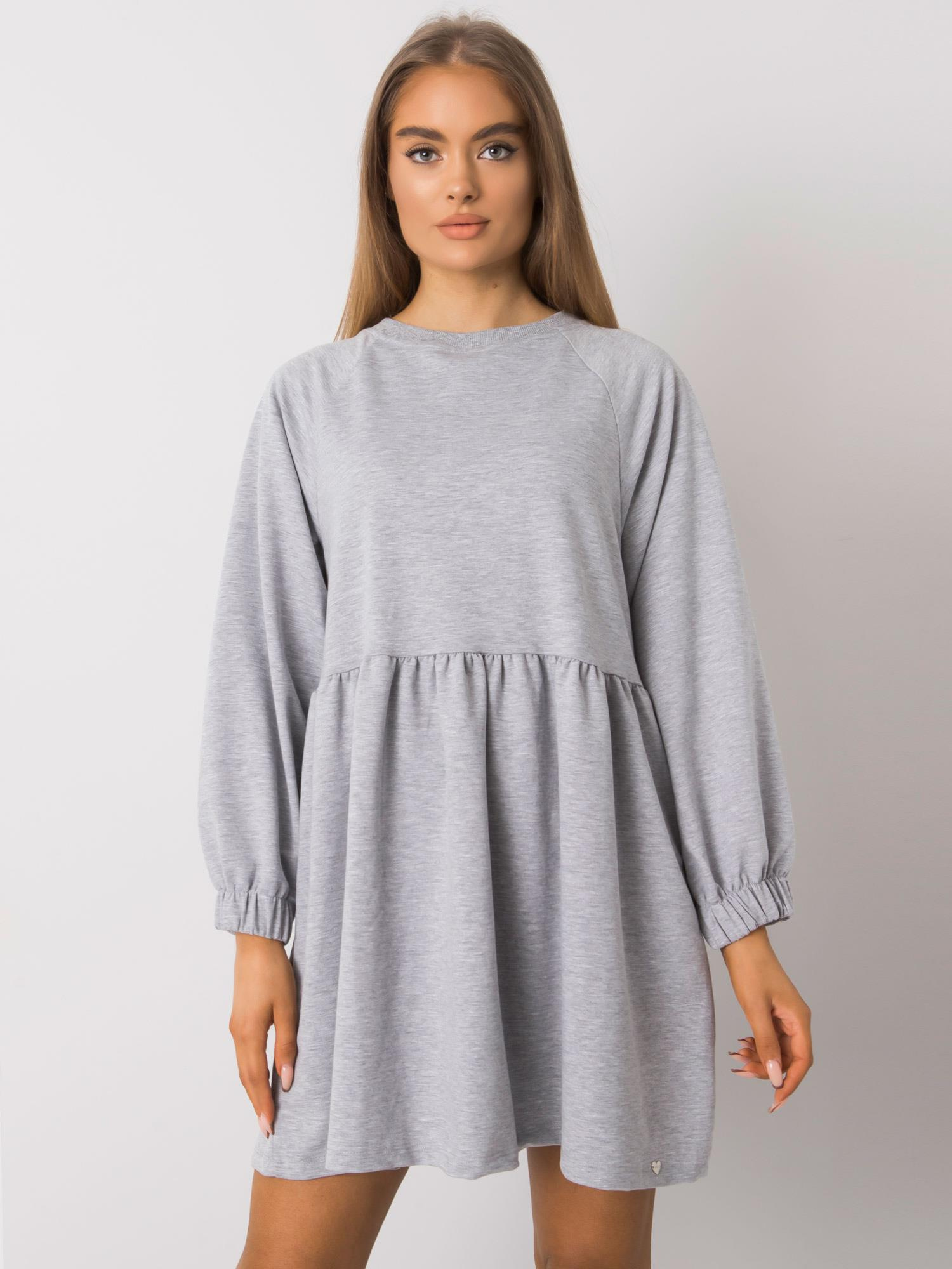 Svetlo šedé dámske riasené šaty RV-SK-7247.15P-gray Veľkosť: S/M