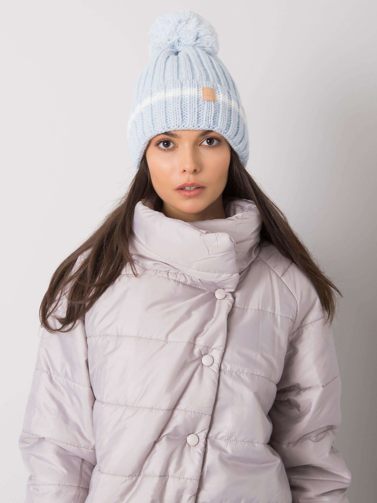 Svetlo modrá zimná čiapka s brmbolcom JK-SK-35.92-light blue Veľkosť: ONE SIZE