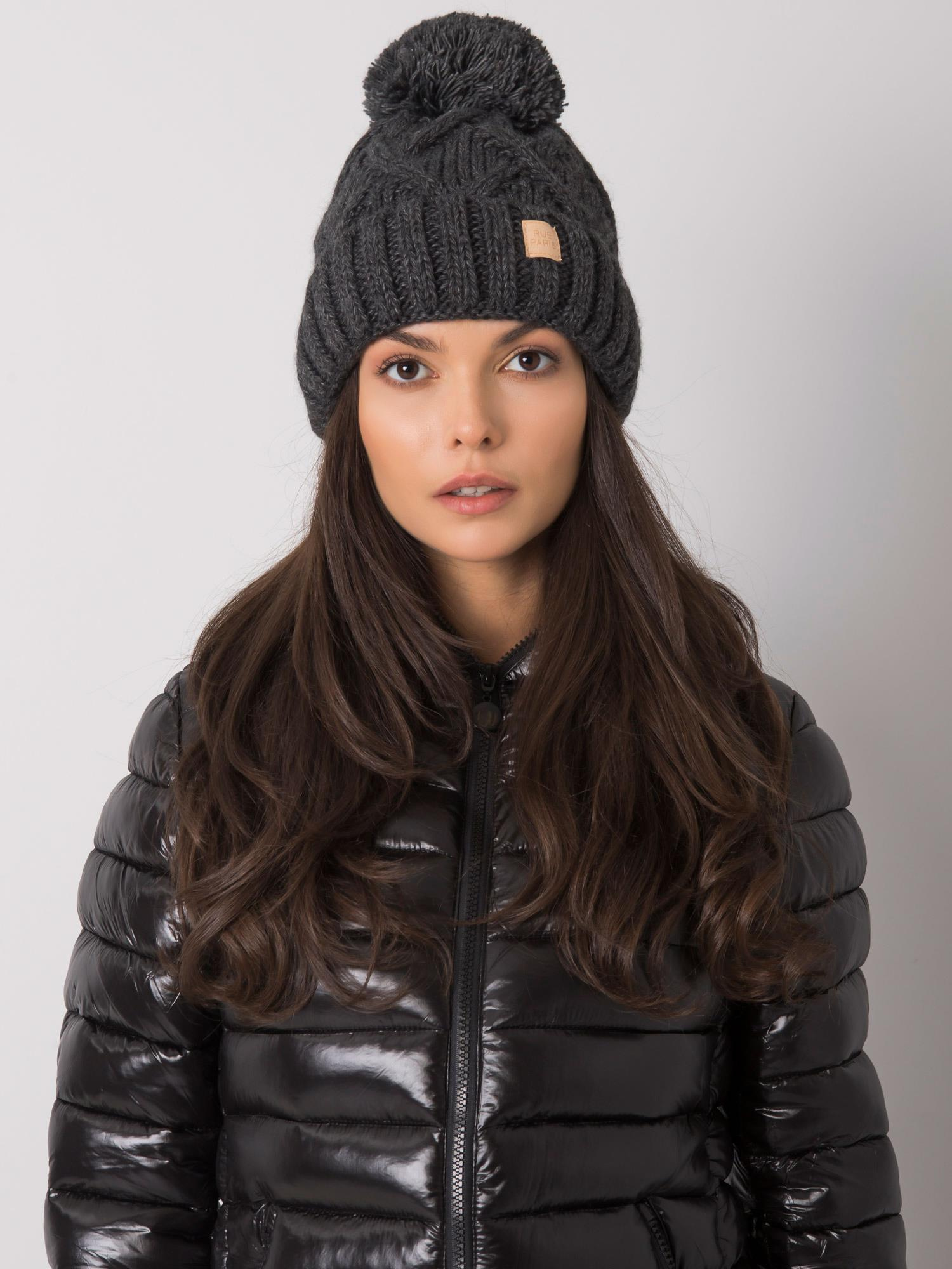 Antracitová čiapka s vrkočovým vzorom JK-SK-31.18-anthracite Veľkosť: ONE SIZE