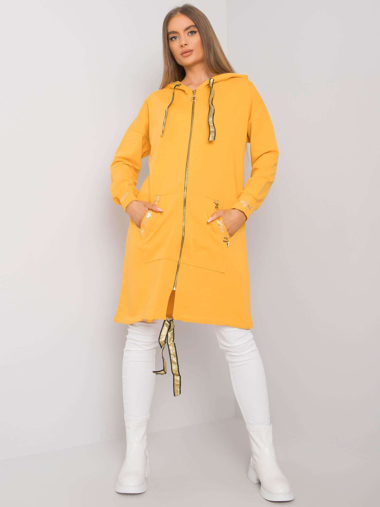 Žltá dlhá mikina na zips s kapucňou a nápismi RV-BL-6782.91-yellow Veľkosť: S/M