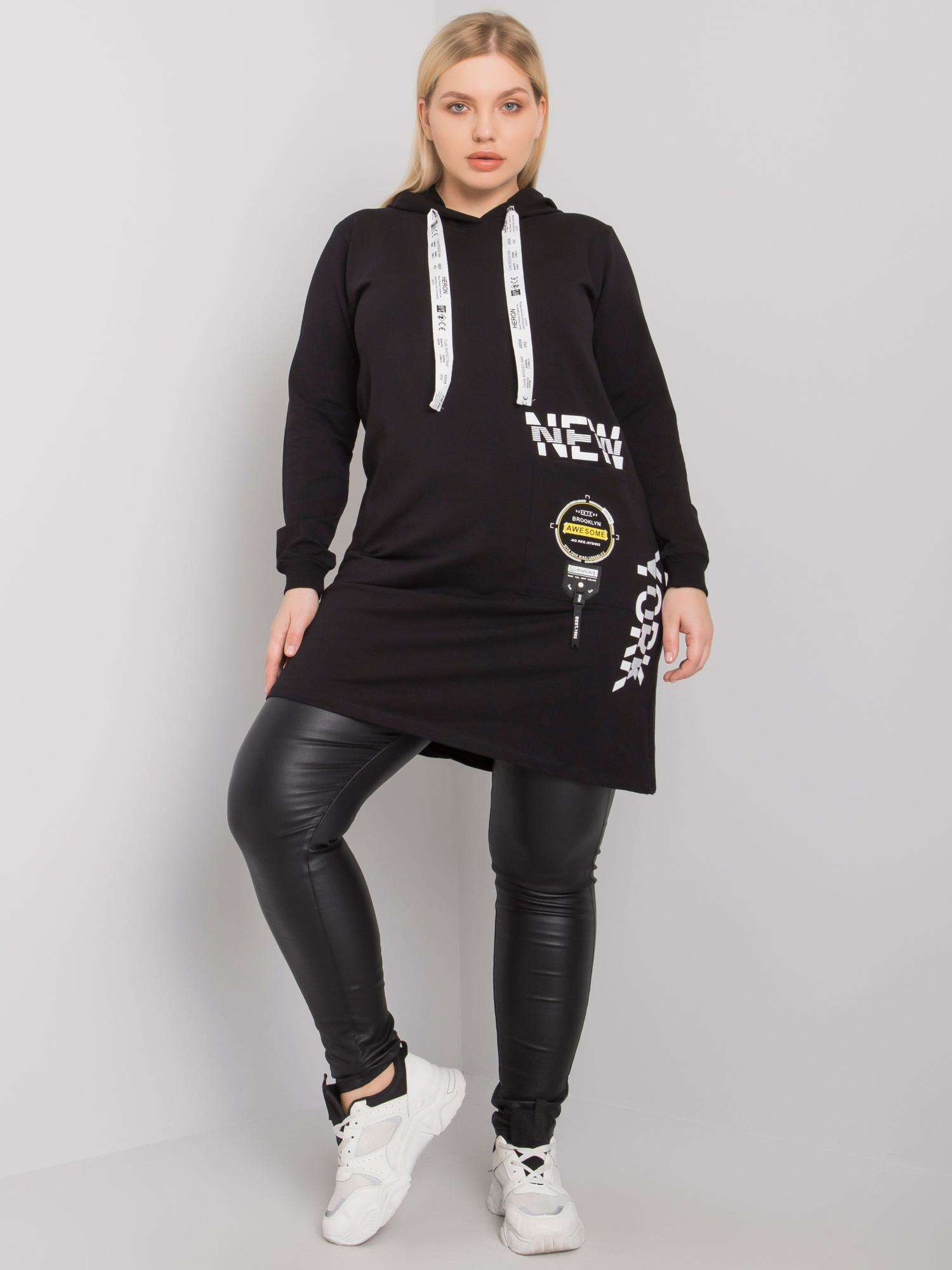 Čierna mikinová tunika s potlačou na šnúrkach kapucne RV-TU-7221.80P-black Veľkosť: ONE SIZE