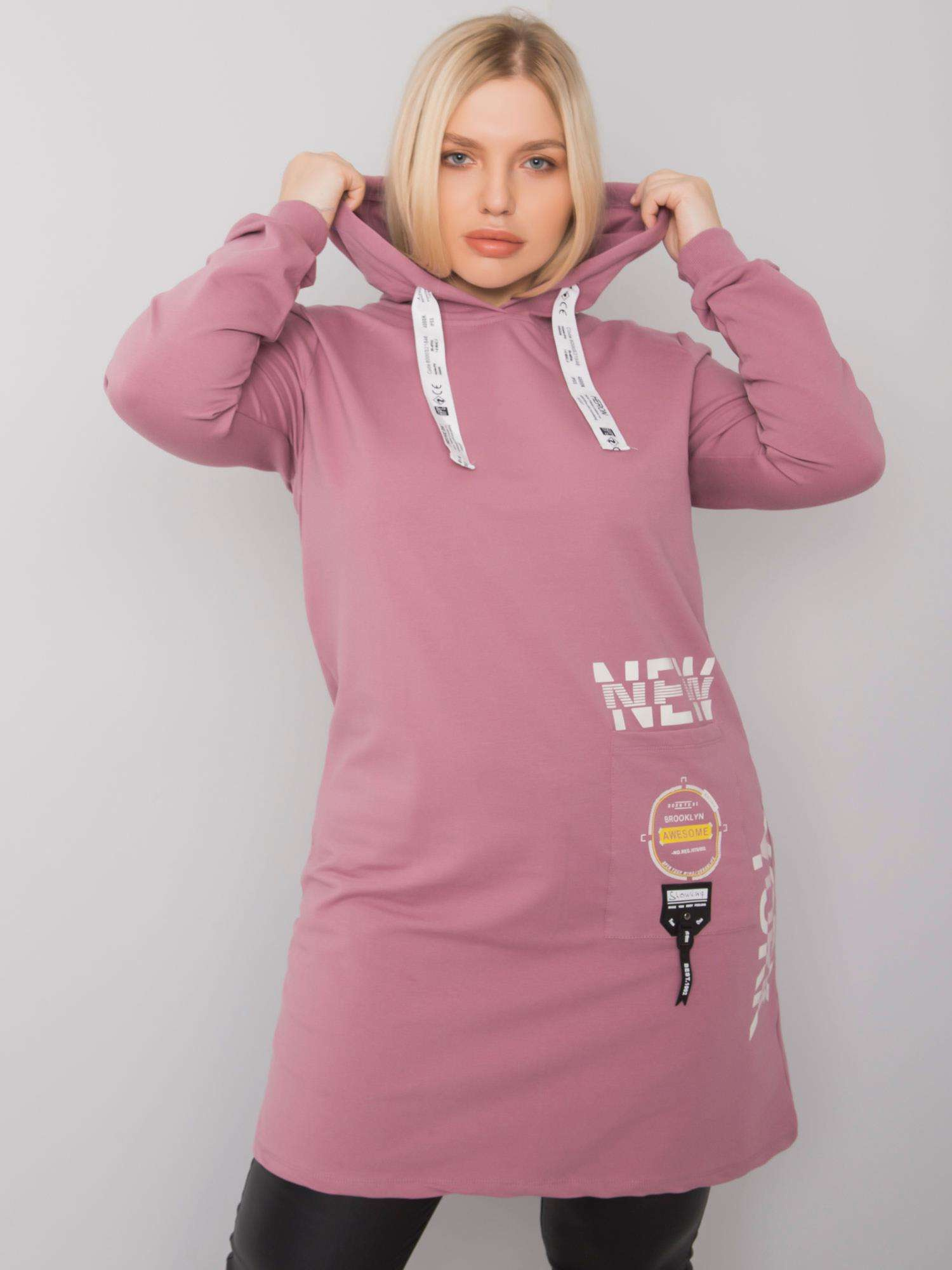 Tmavo ružová mikinová tunika s potlačou na šnúrkach kapucňa RV-TU-7221.80P-rose Veľkosť: ONE SIZE