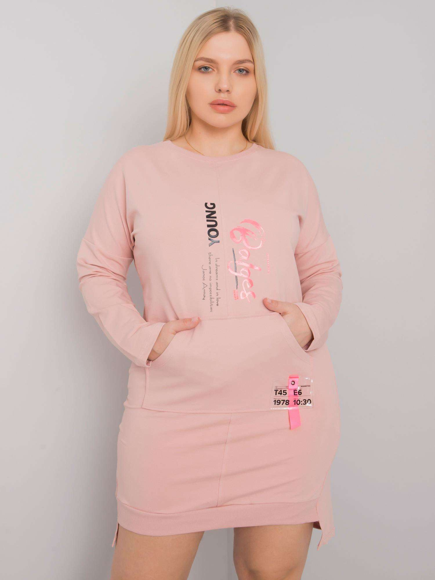 Púdrové šaty s nápisom Young a potlačou RV-SK-7178.44-powder pink Veľkosť: ONE SIZE