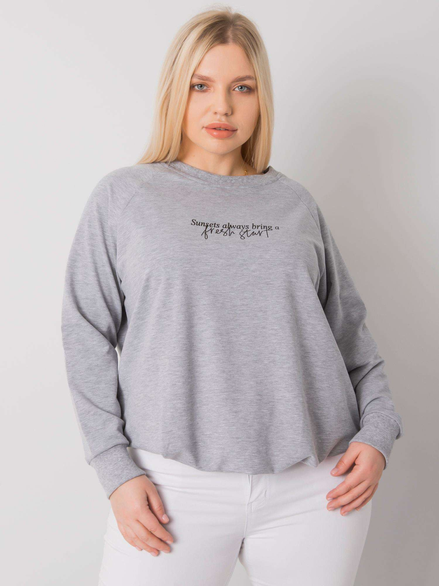 Svetlosivé dámske tričko so stiahnutím a s nápisom RV-BL-7162.12P-gray Veľkosť: ONE SIZE