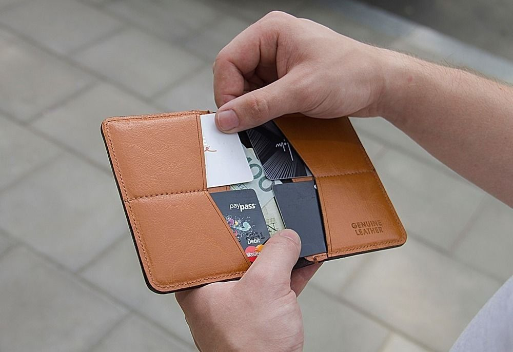 Elegantné pánske púzdro na doklady Solier SW10 SLIM CAMEL Veľkosť: ONE SIZE