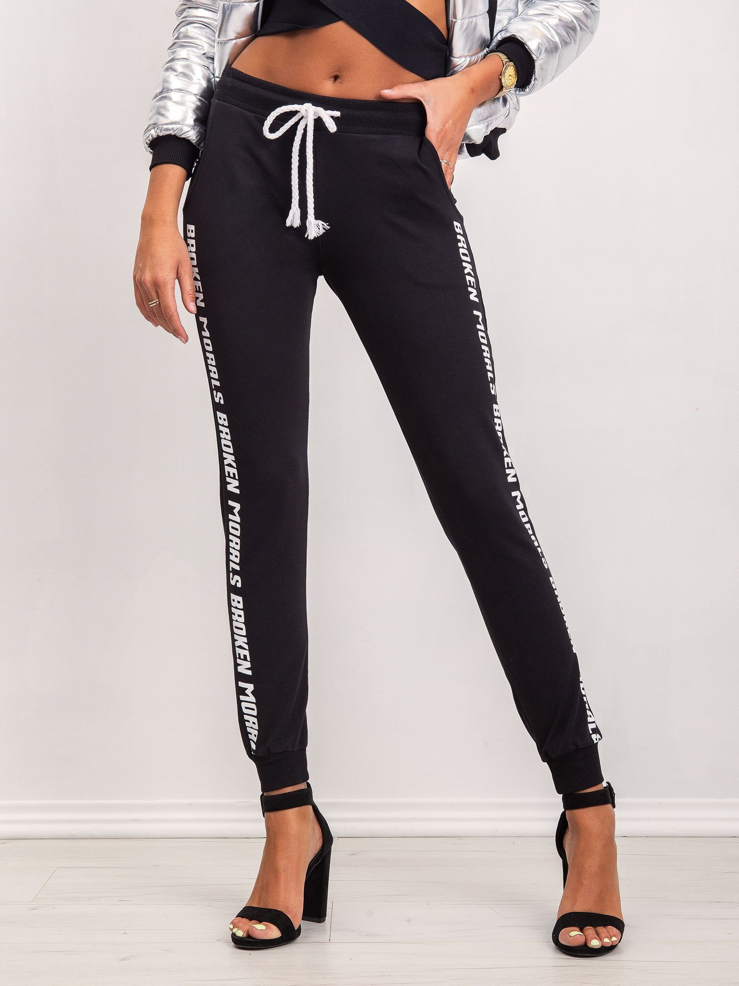Čierne dámske tepláky s nápisom RV-DR-5134.69-black Veľkosť: L