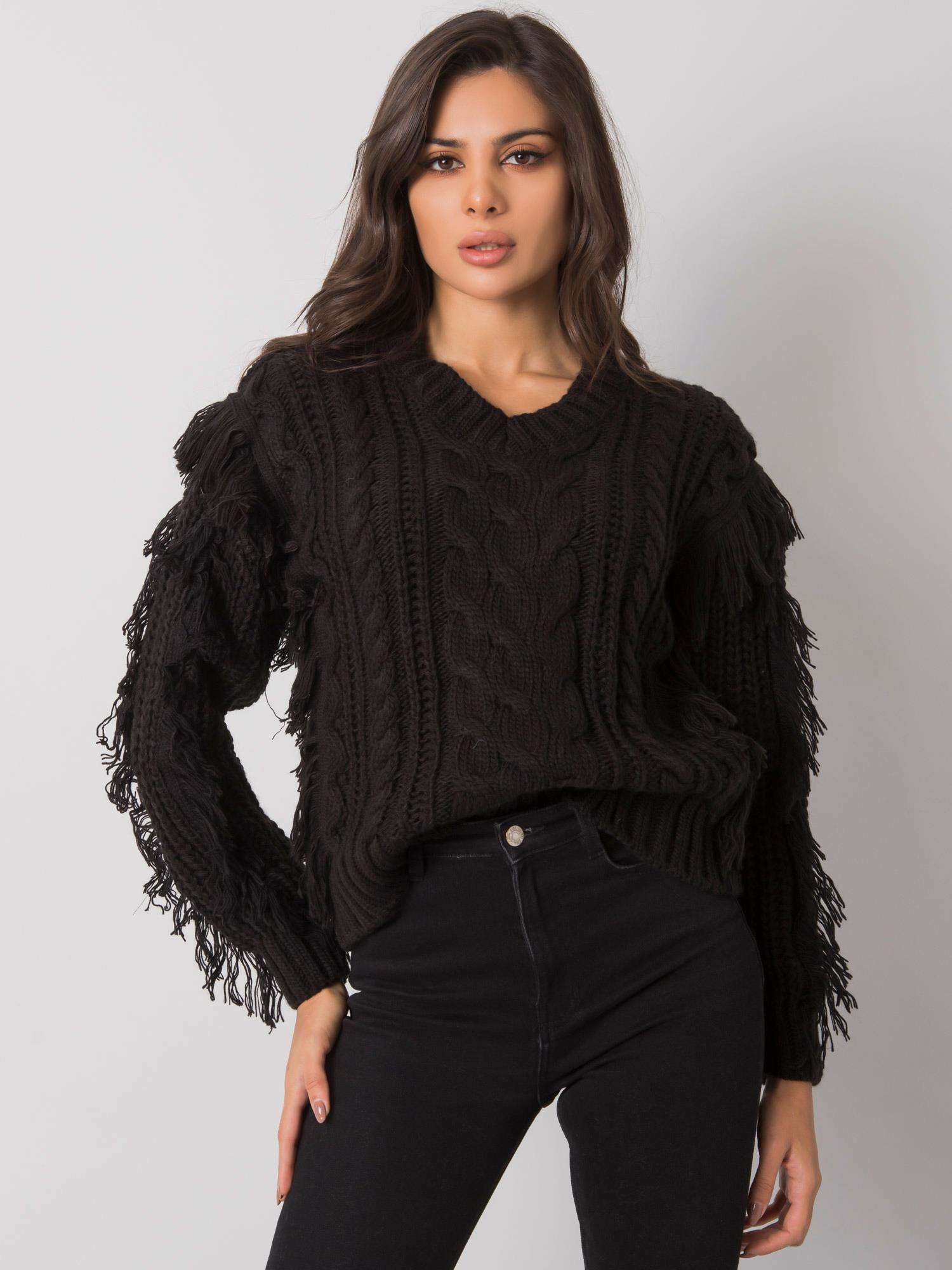 Čierny sveter so strapcami a vrkočikovým vzorom CA-SW-3746.06-black Veľkosť: ONE SIZE