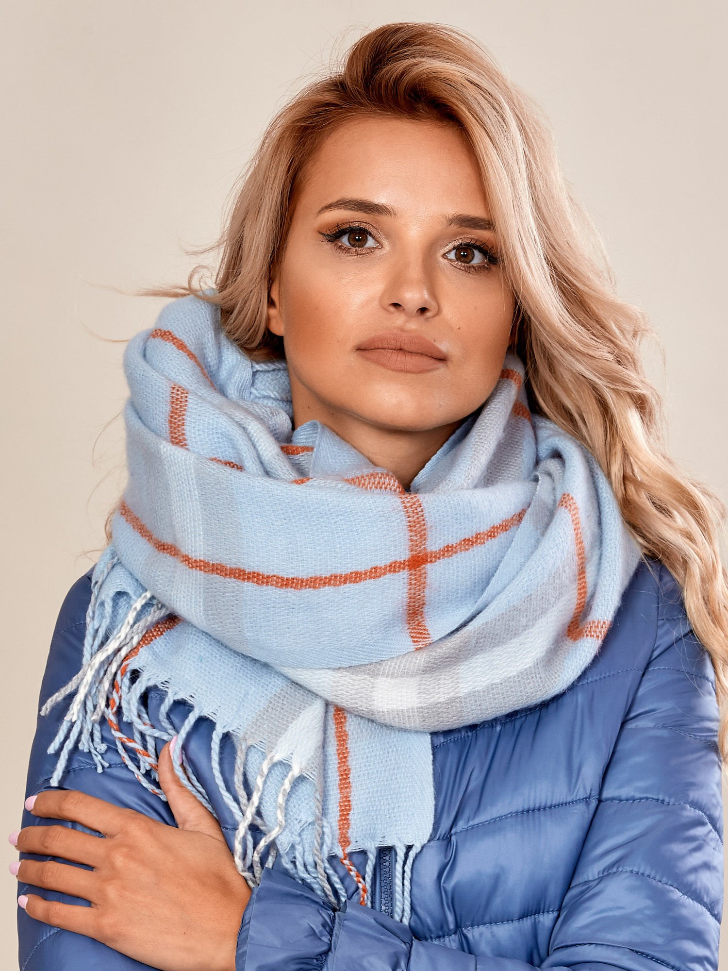 Svetlomodrý dámsky károvaný šál AT-SZ-171501.14-light blue Veľkosť: ONE SIZE