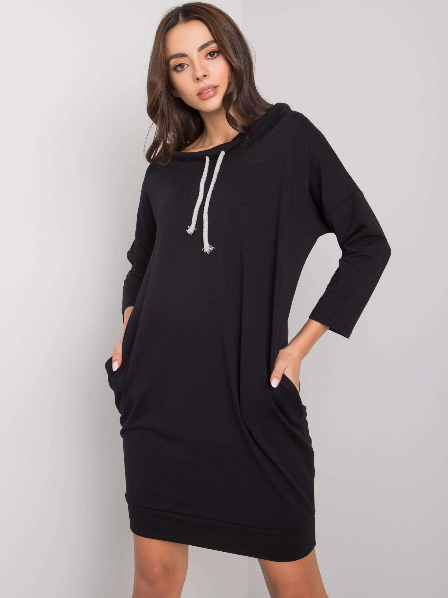 Čierne mikinové šaty s vreckami RV-SK-4597-1.97-black Veľkosť: S/M