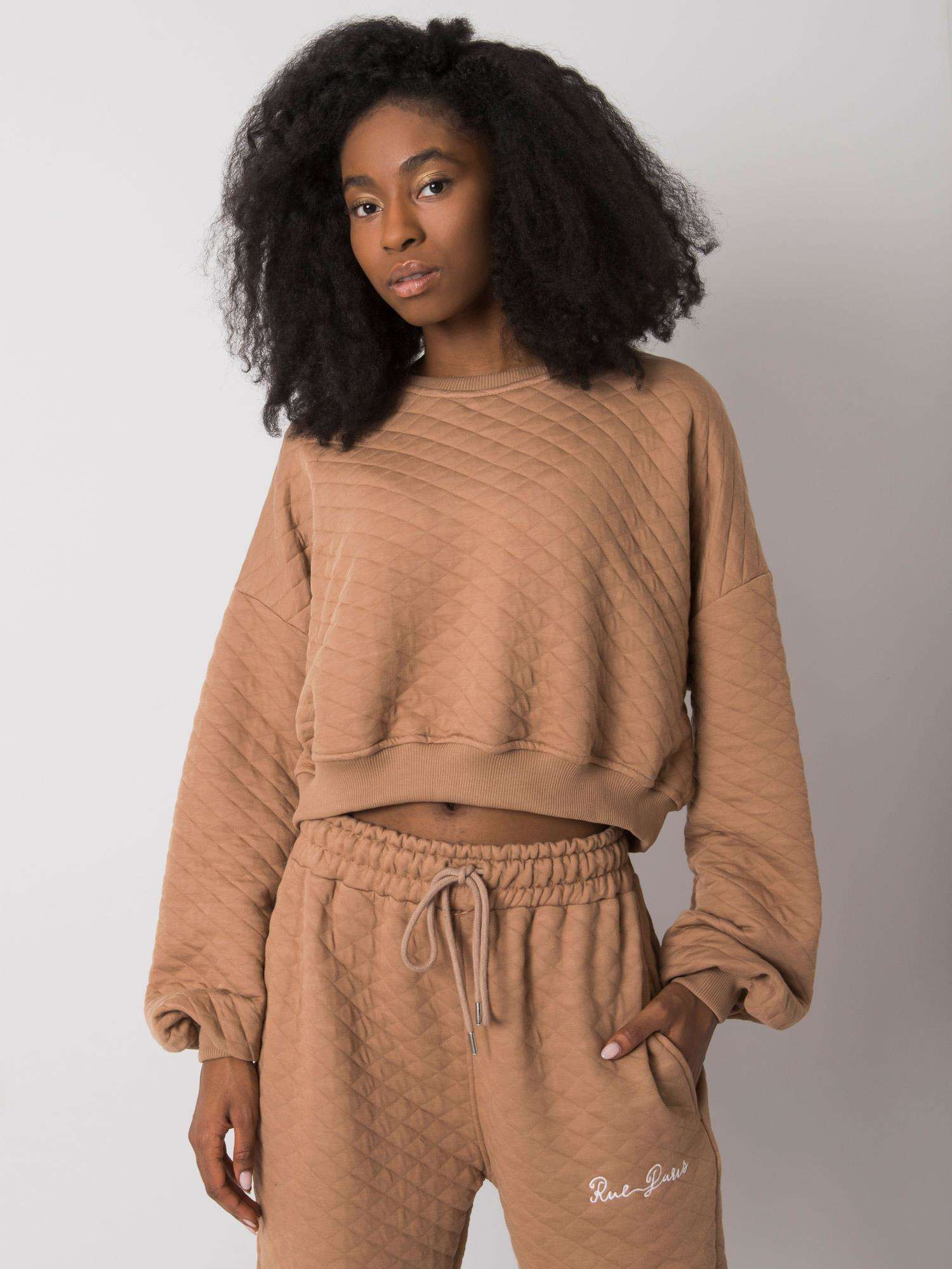 Béžová prešívaná dámska skrátená mikina RV-BL-7450.64-camel Veľkosť: L/XL