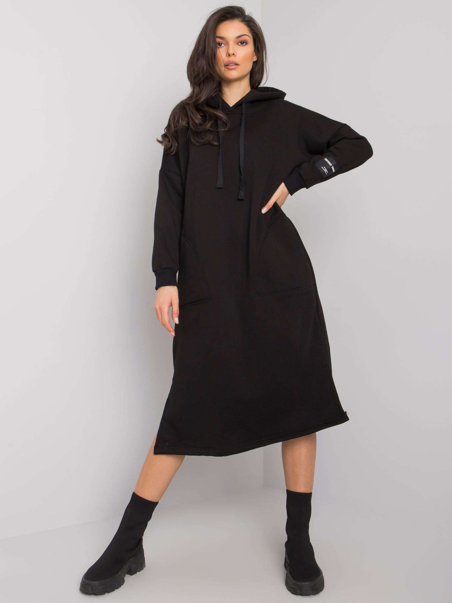 Čierne dámske dlhé mikinové šaty s kapucňou RV-SK-7359.25X-black Veľkosť: S/M