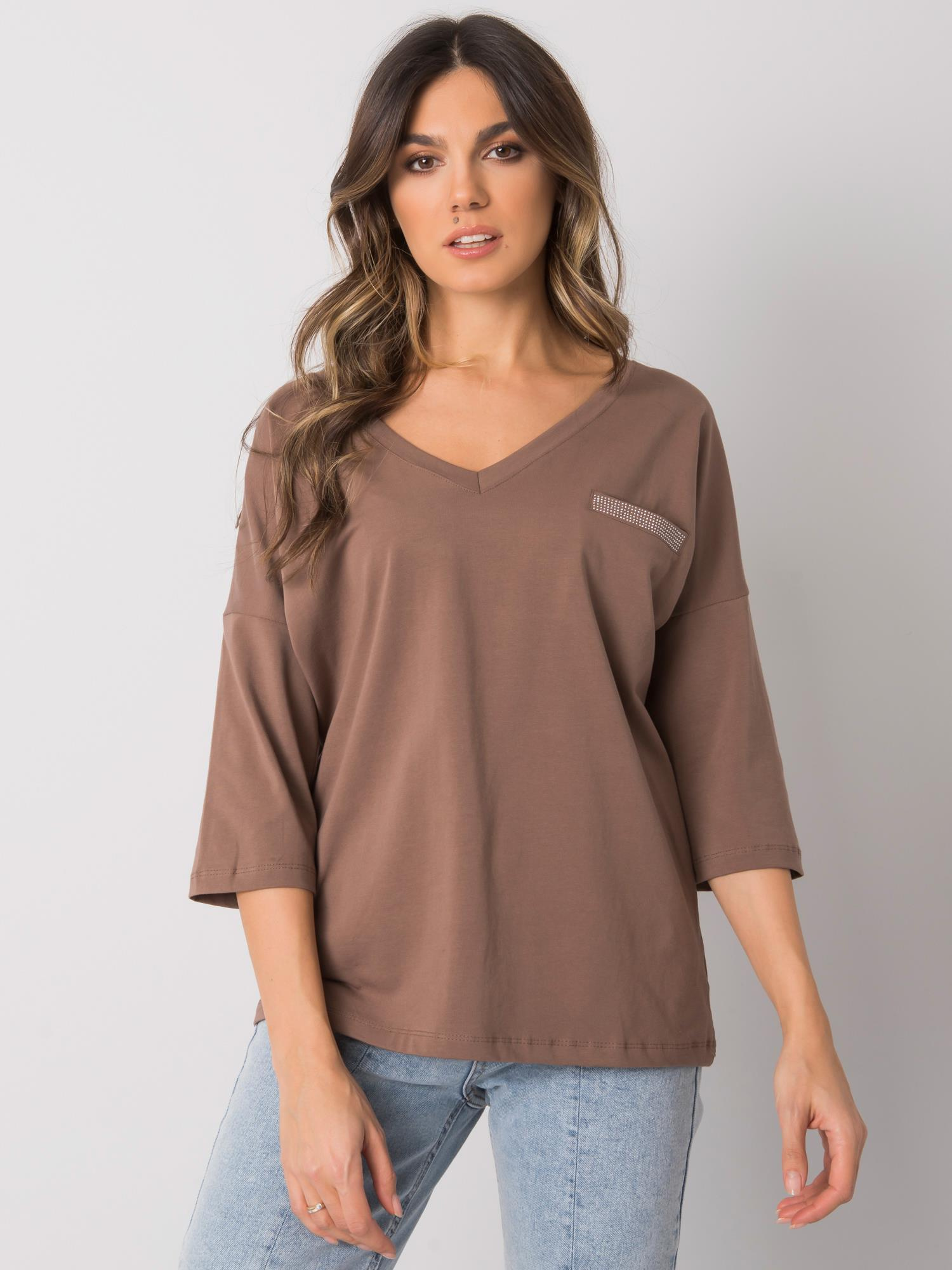 Hnedé dámske tričko s výstrihom RV-BZ-7310.58-brown Veľkosť: S/M