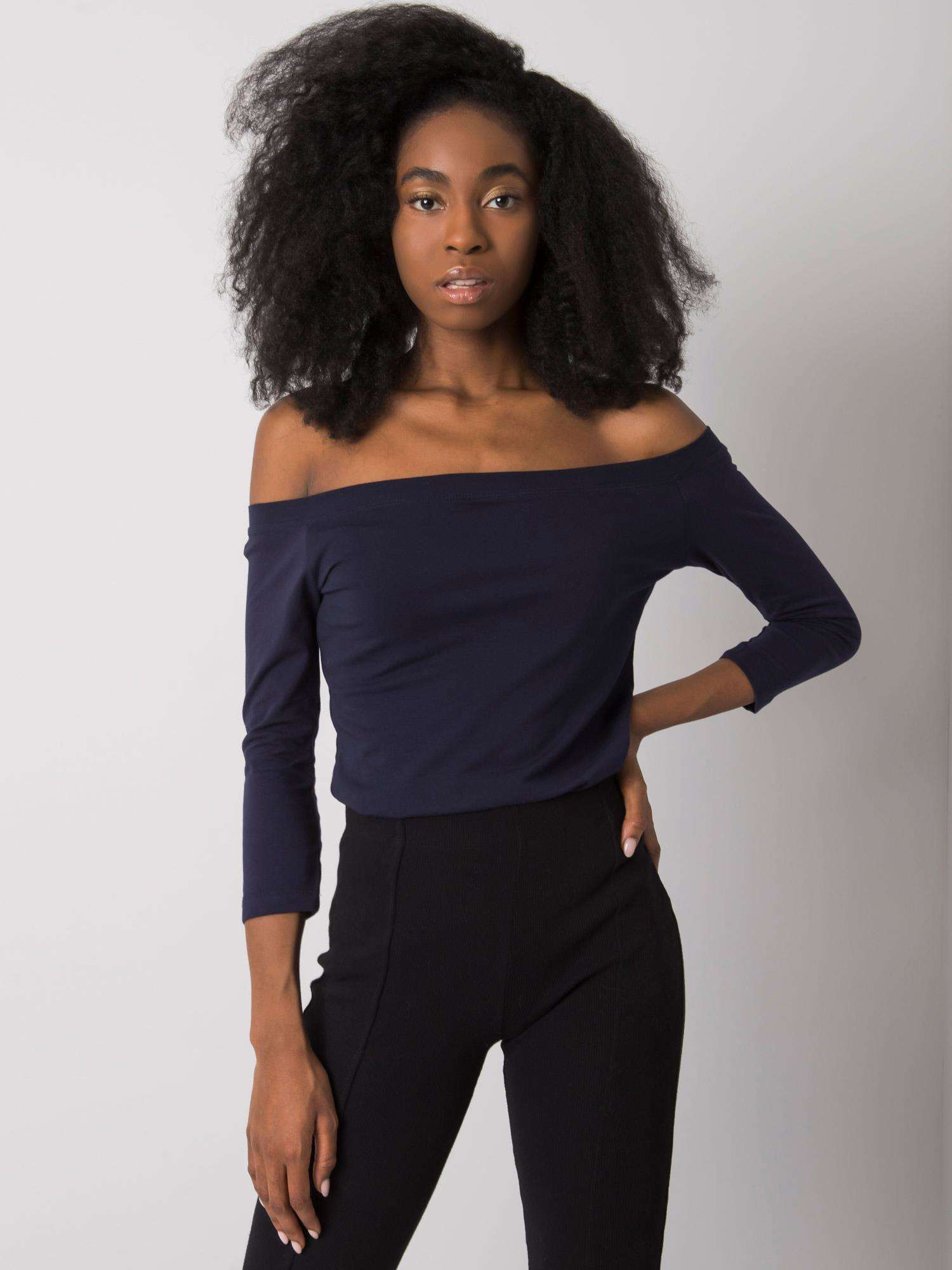 Tmavomodré dámske tričko so spadnutými ramenami RV-BZ-4692.61-dark blue Veľkosť: XS