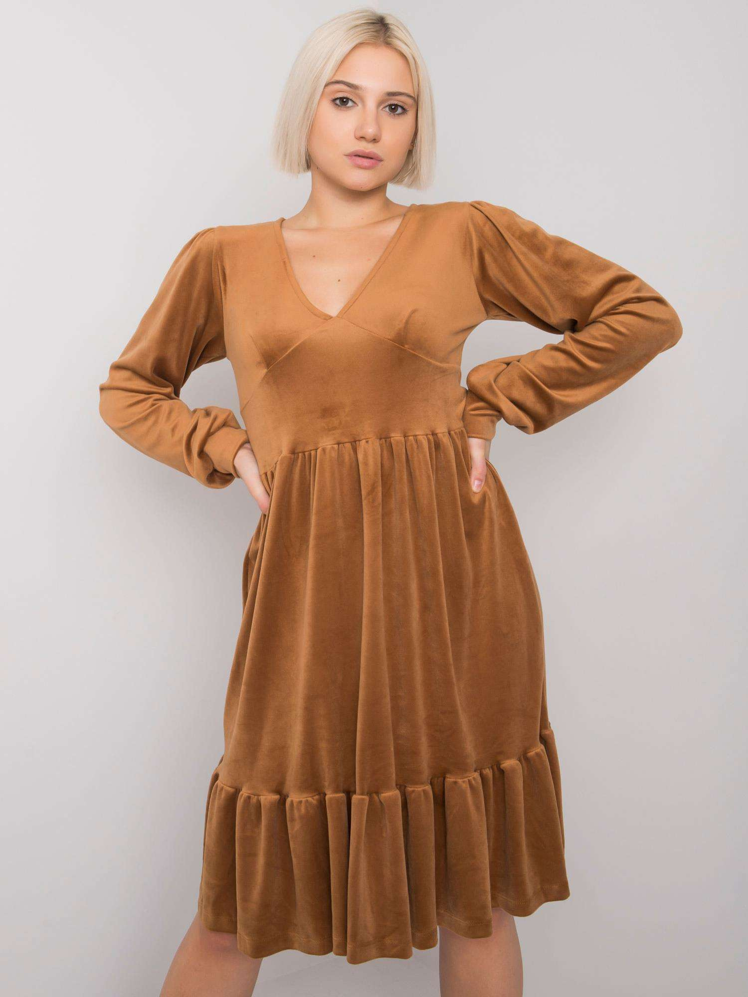 Svetlohnedé dámske šaty s riasením FA-SK-7530.84P-camel Veľkosť: ONE SIZE