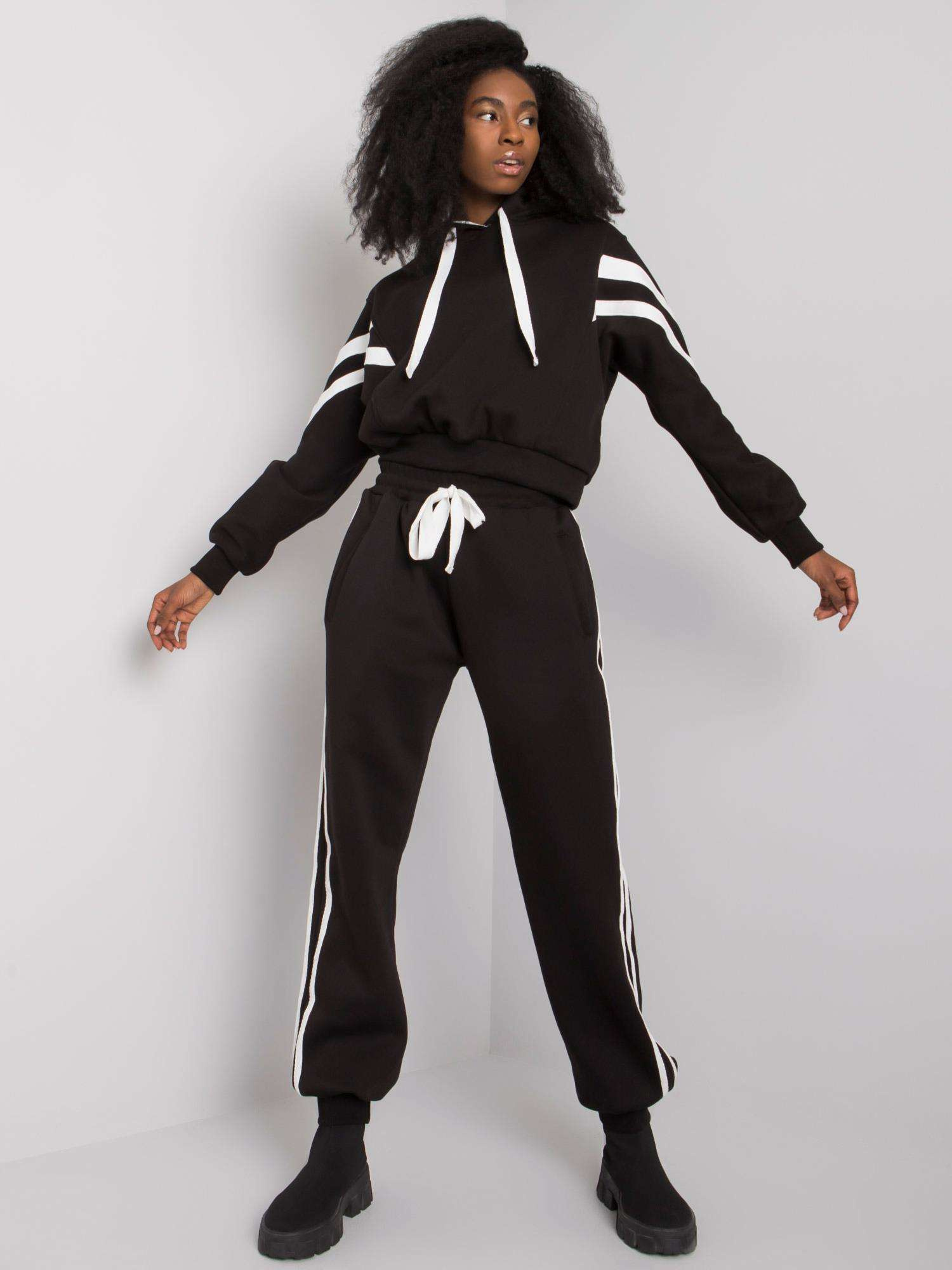 Čierna dámska tepláková súprava s čiernymi pruhmi EM-KMPL-700.06X-black Veľkosť: S/M