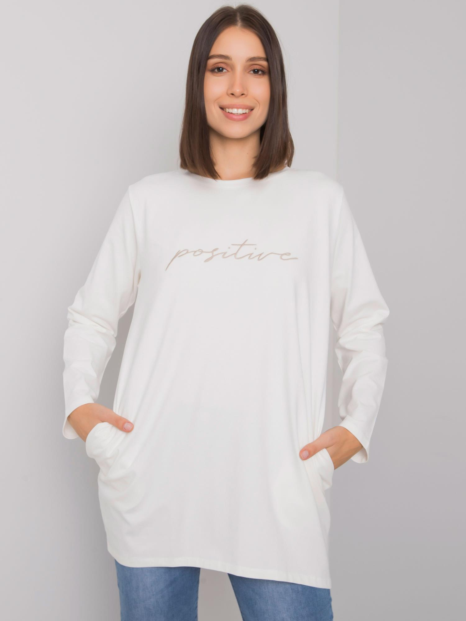 Smotanová tunika Kaylah s nápisom "positive" RV-TU-7254.74P-ecru Veľkosť: ONE SIZE