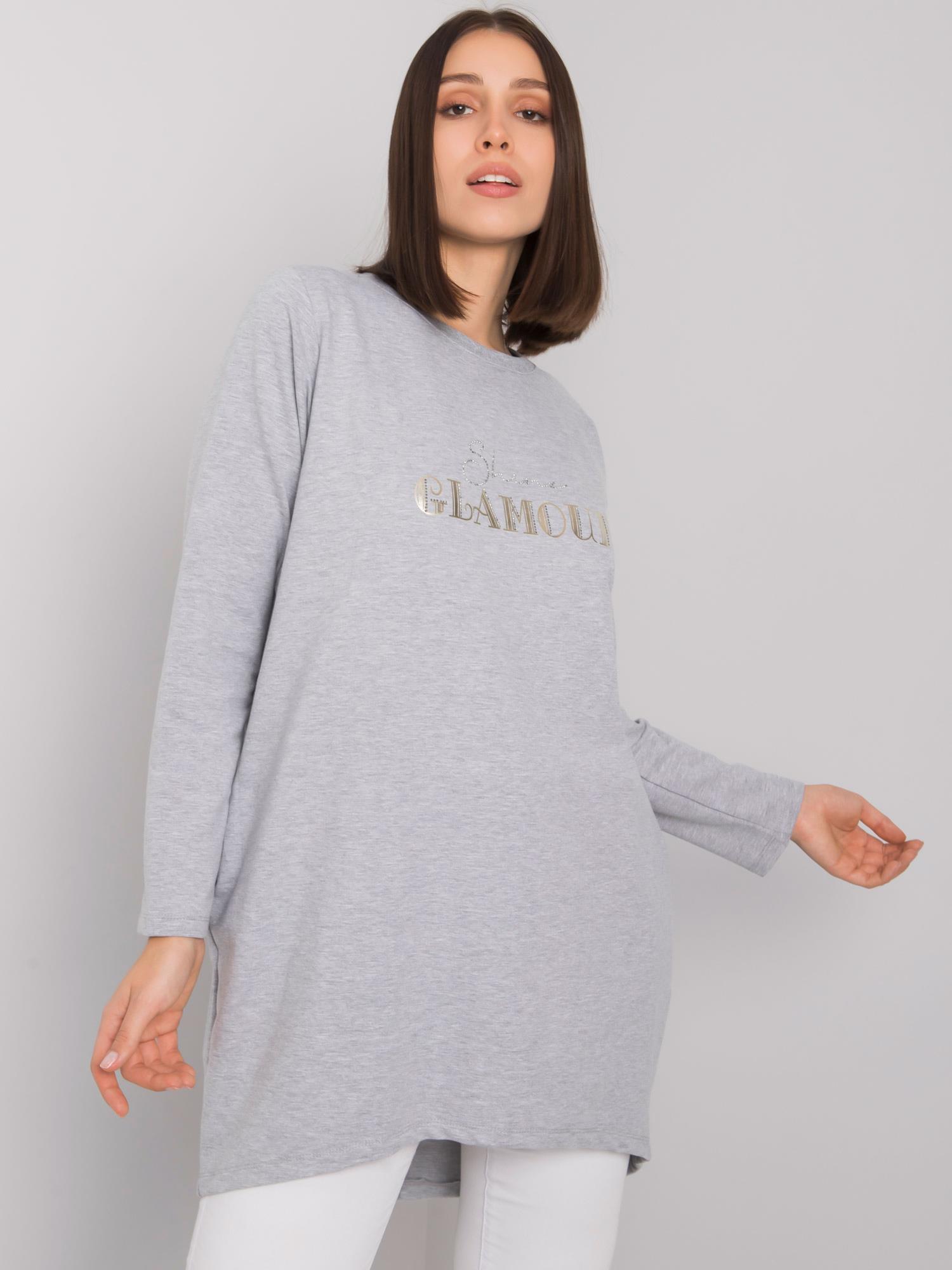 SIVÁ VOĽNÁ TUNIKA ALEXIAH S NÁPISOM "SHINE GLAMOUR" RV-TU-7277.76P-GREY Veľkosť: ONE SIZE