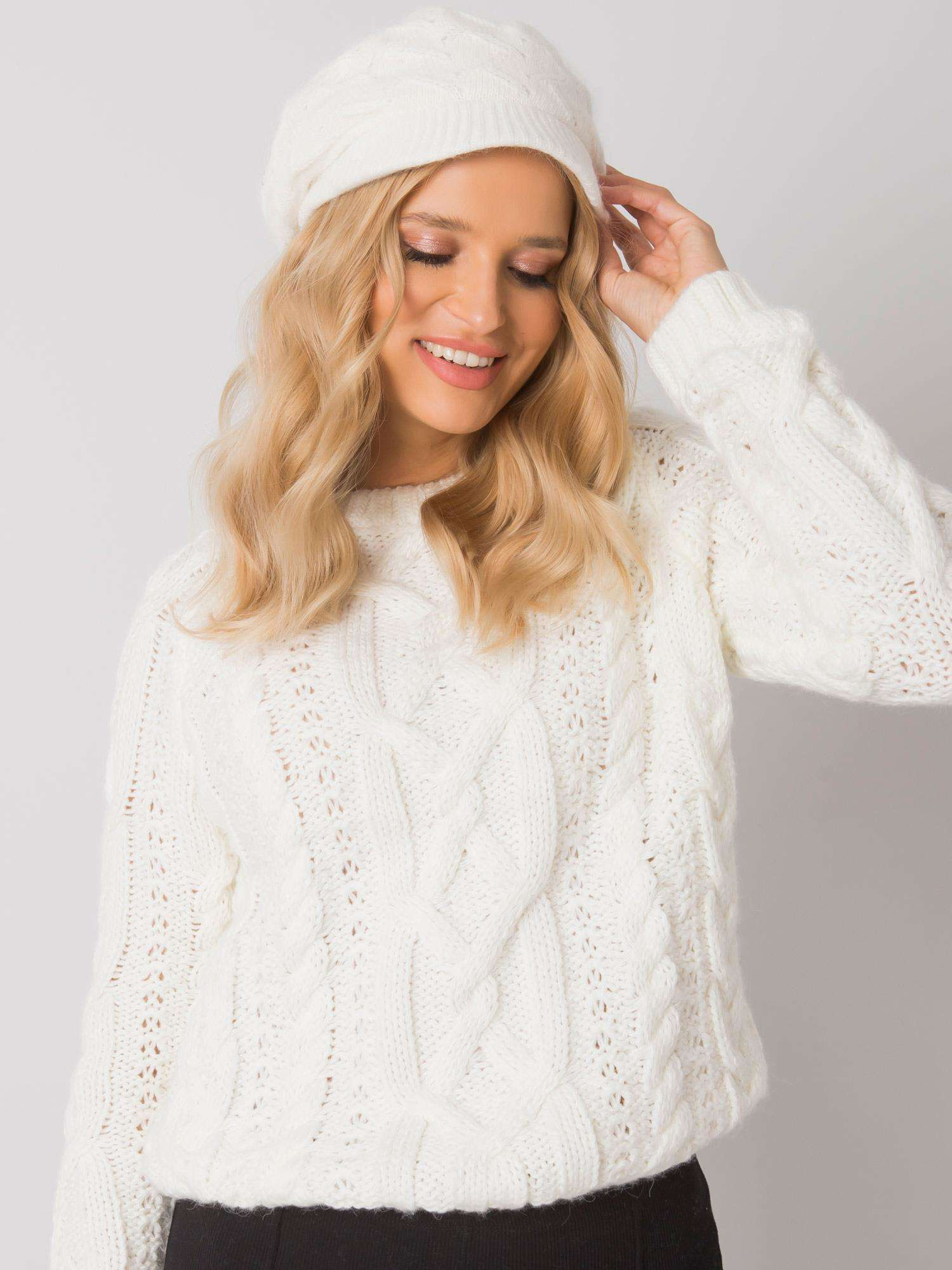 Smotanová pletená čiapka so šiltom AT-CZ-H-615-ecru Veľkosť: ONE SIZE