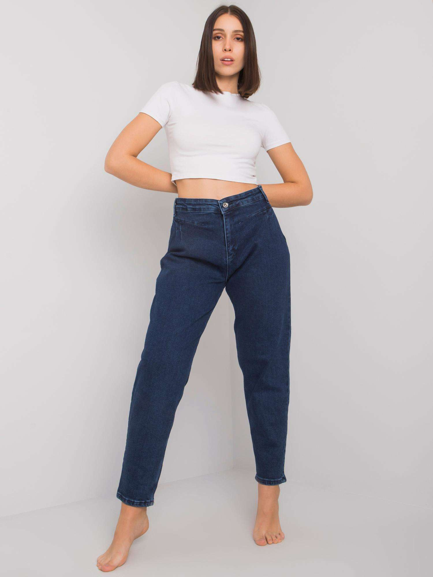 Tmavomodré voľné "mom" džínsy s nariasením pri vreckách MR-SP-263.65P-dark blue Veľkosť: 28