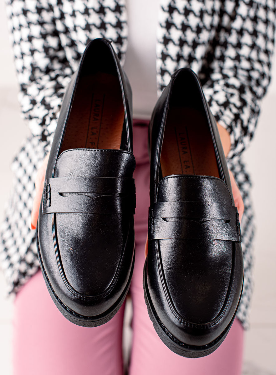 KLASICKÉ ČIERNE MOKASÍNY 210025B Veľkosť: 36