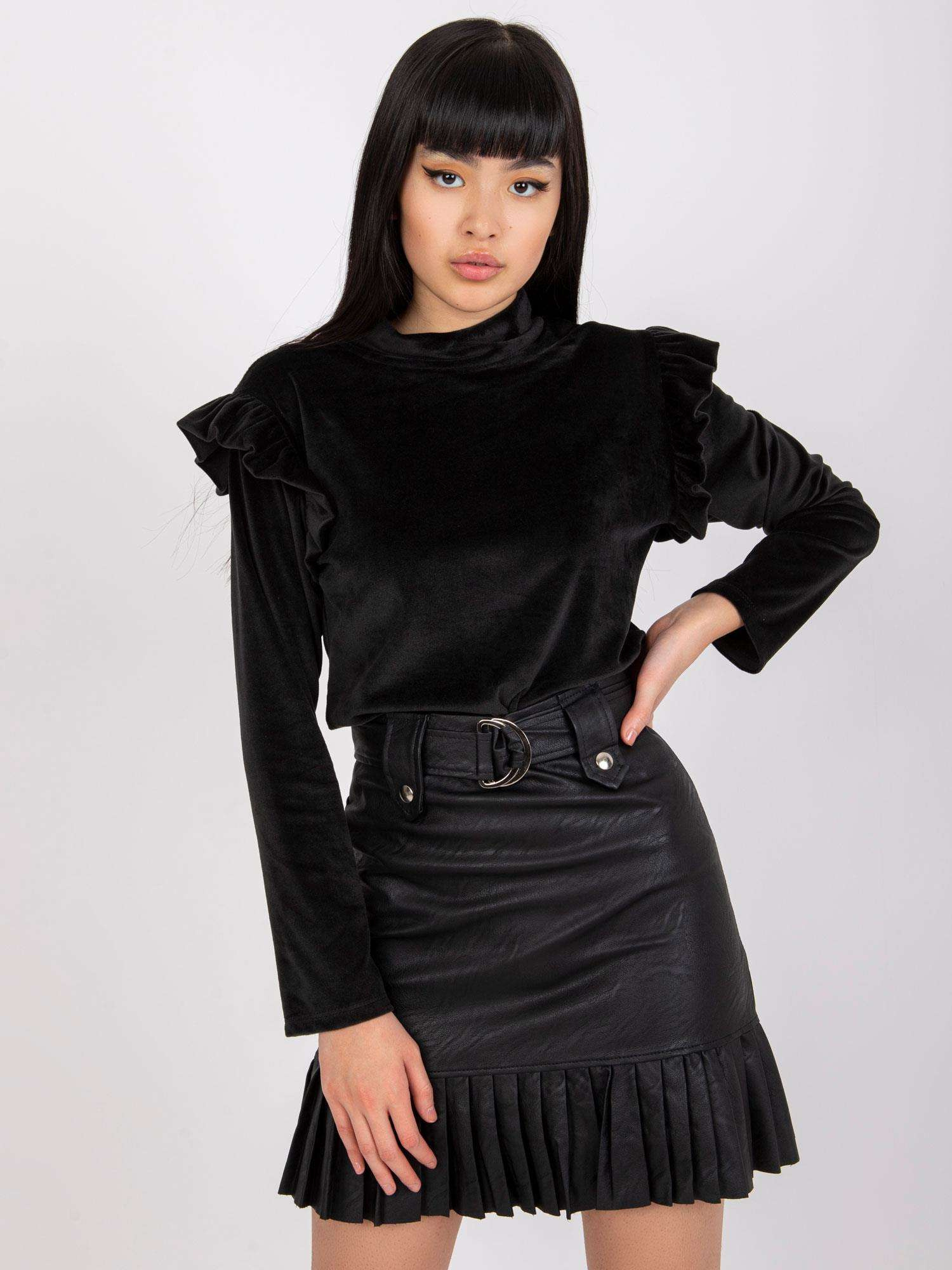 Čierne dámske velúrové tričko s volánikmi DHJ-BZ-6533B.85-black Veľkosť: ONE SIZE
