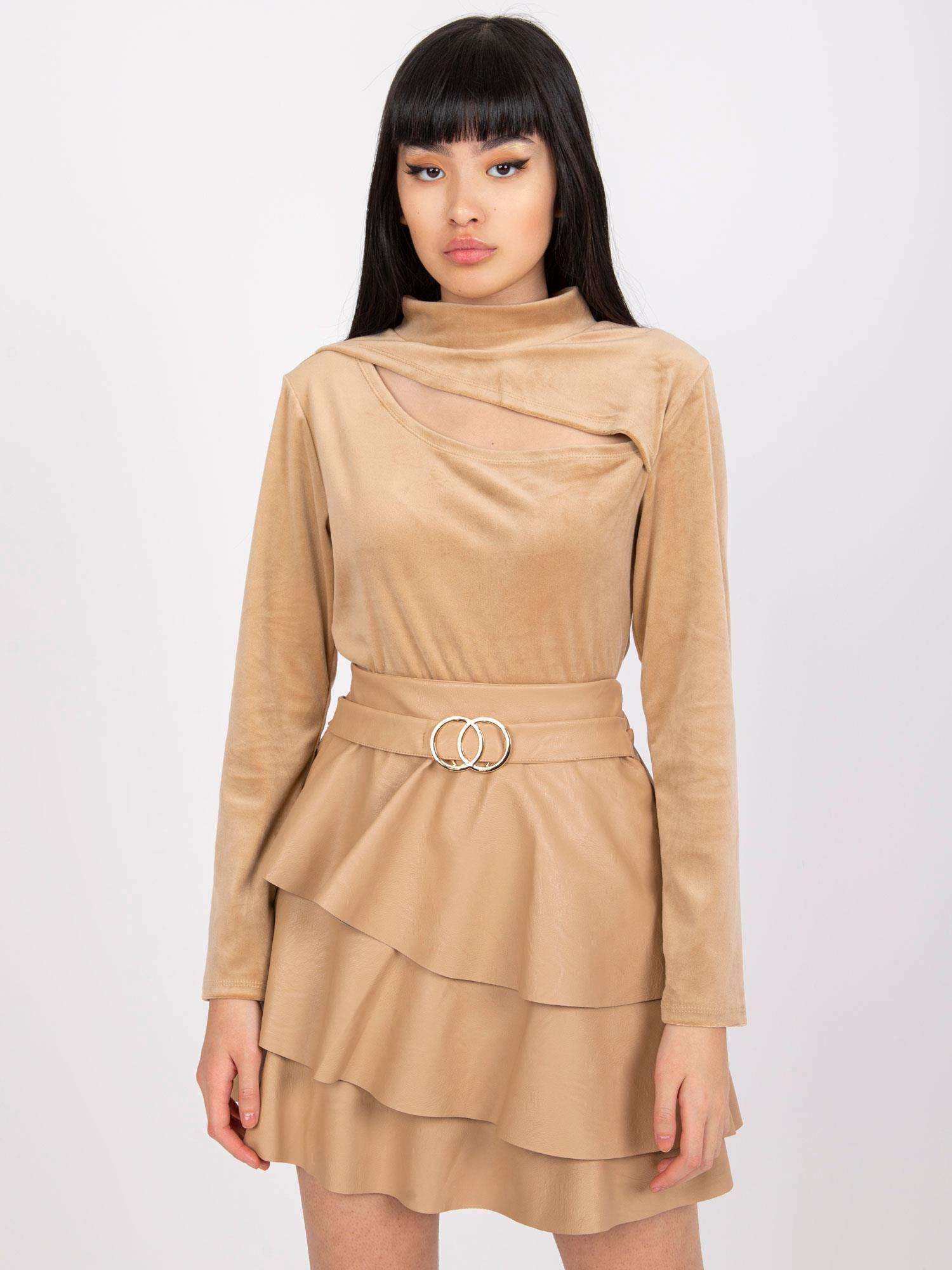 Svetlohnedé dámske tričko s prestrihom DHJ-BZ-6561.09P-dark beige Veľkosť: ONE SIZE