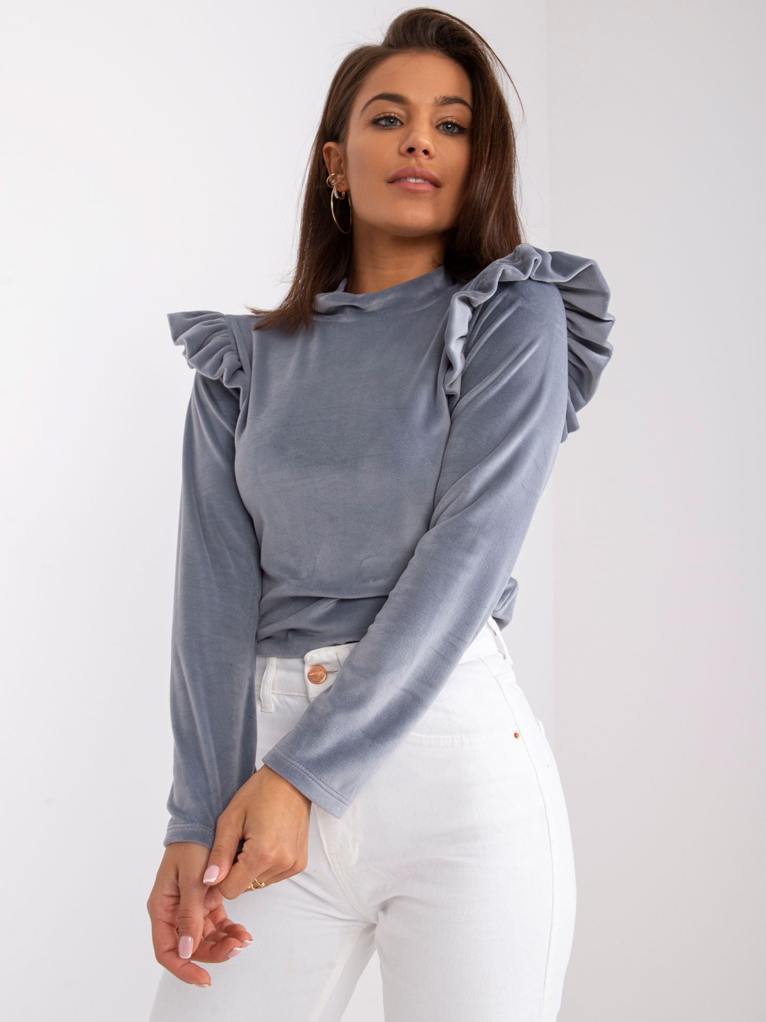 Šedé dámske velúrové tričko s volánikmi DHJ-BZ-6533B.85-gray Veľkosť: ONE SIZE