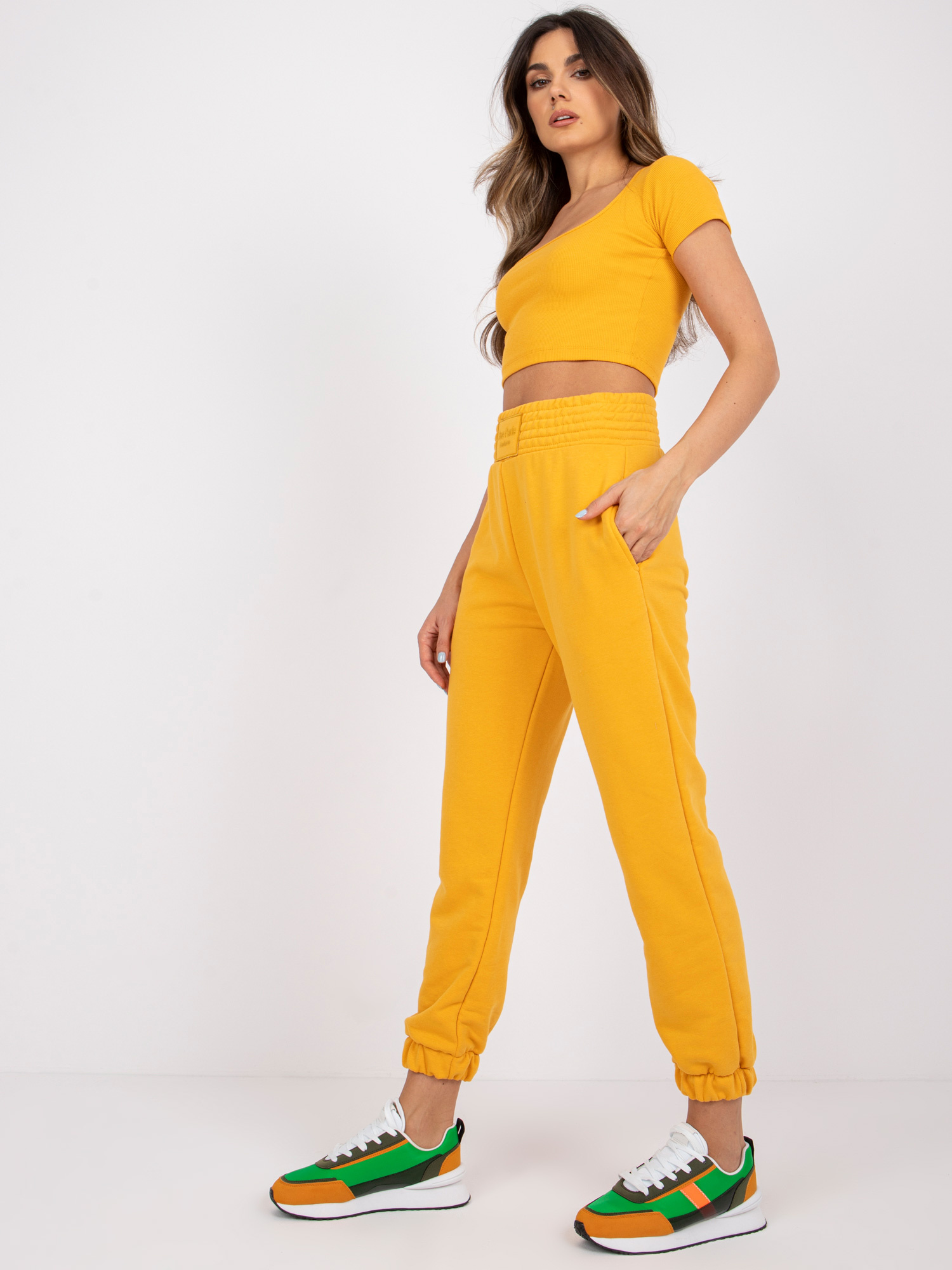 Tmavožlté dámske tepláky s vysokým pásom RV-DR-7460.11-dark yellow Veľkosť: S/M