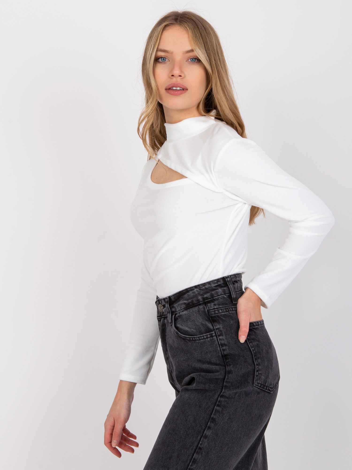 Biele dámske velúrové tričko s výstrihom DHJ-BZ-6561.09P-white Veľkosť: ONE SIZE