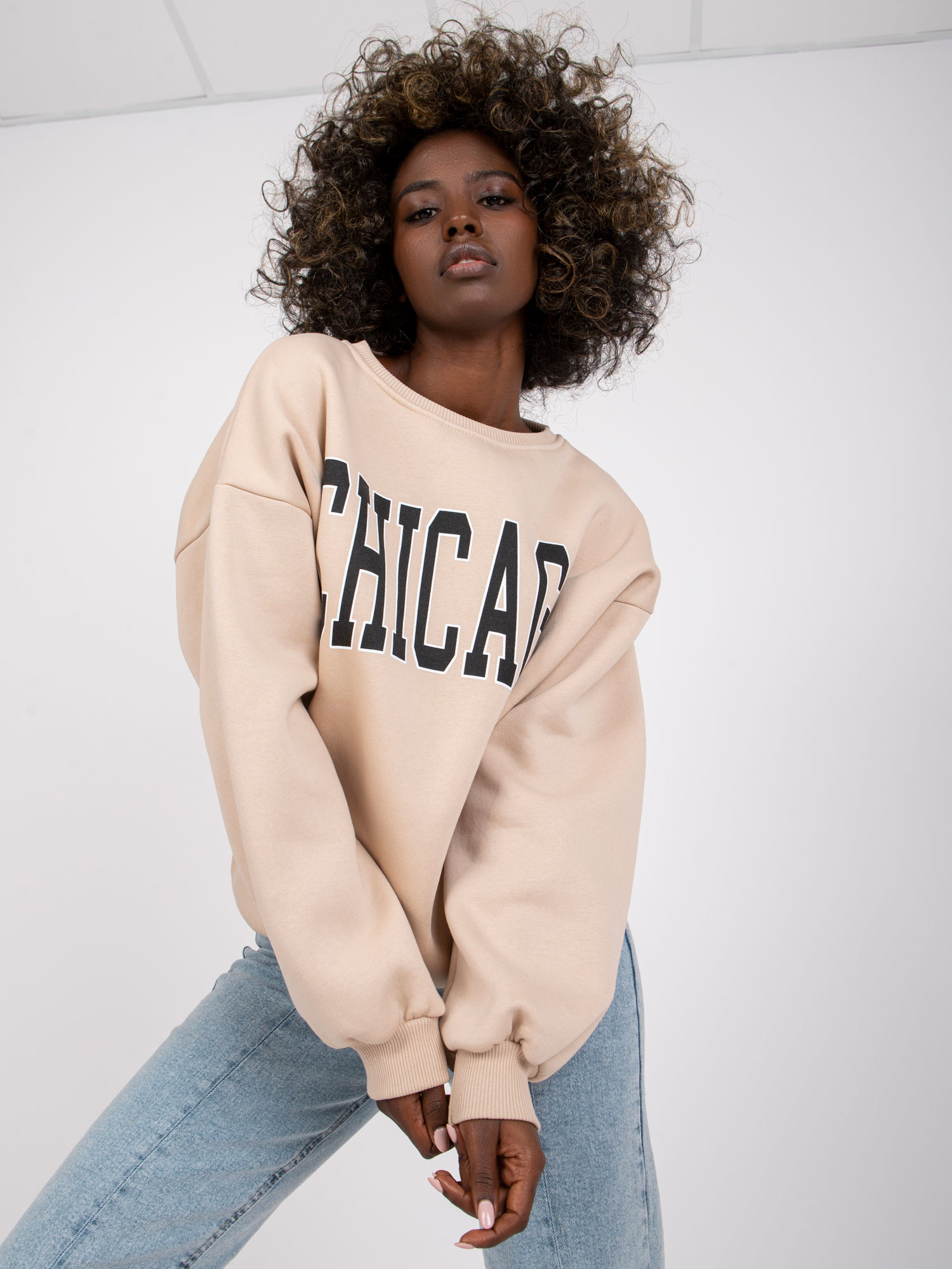 Béžová mikina s nápisom Chicago EM-BL-617-C.29X-beige Veľkosť: L/XL