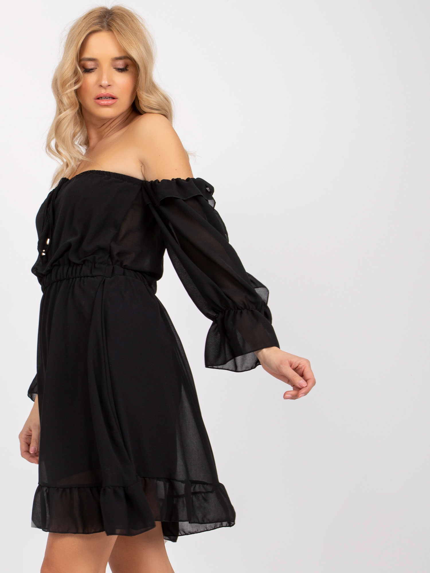 Čierne šifónové šaty Monaco s výstrihom "carmen" TW-SK-BI-1189.47-black Veľkosť: ONE SIZE