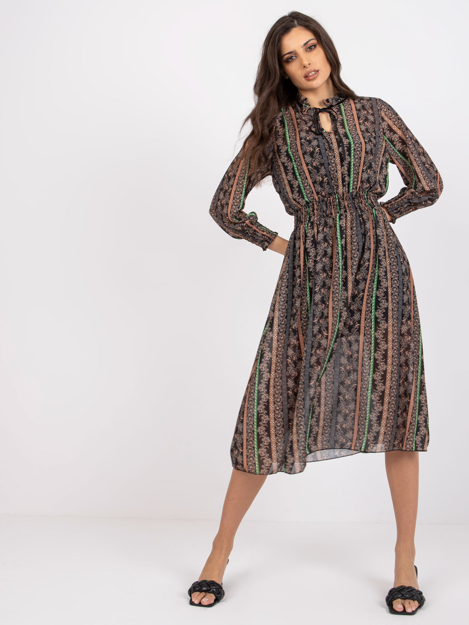 Čierne šifónové šaty Ava so vzormi DHJ-SK-15177-1.04P-black Veľkosť: ONE SIZE