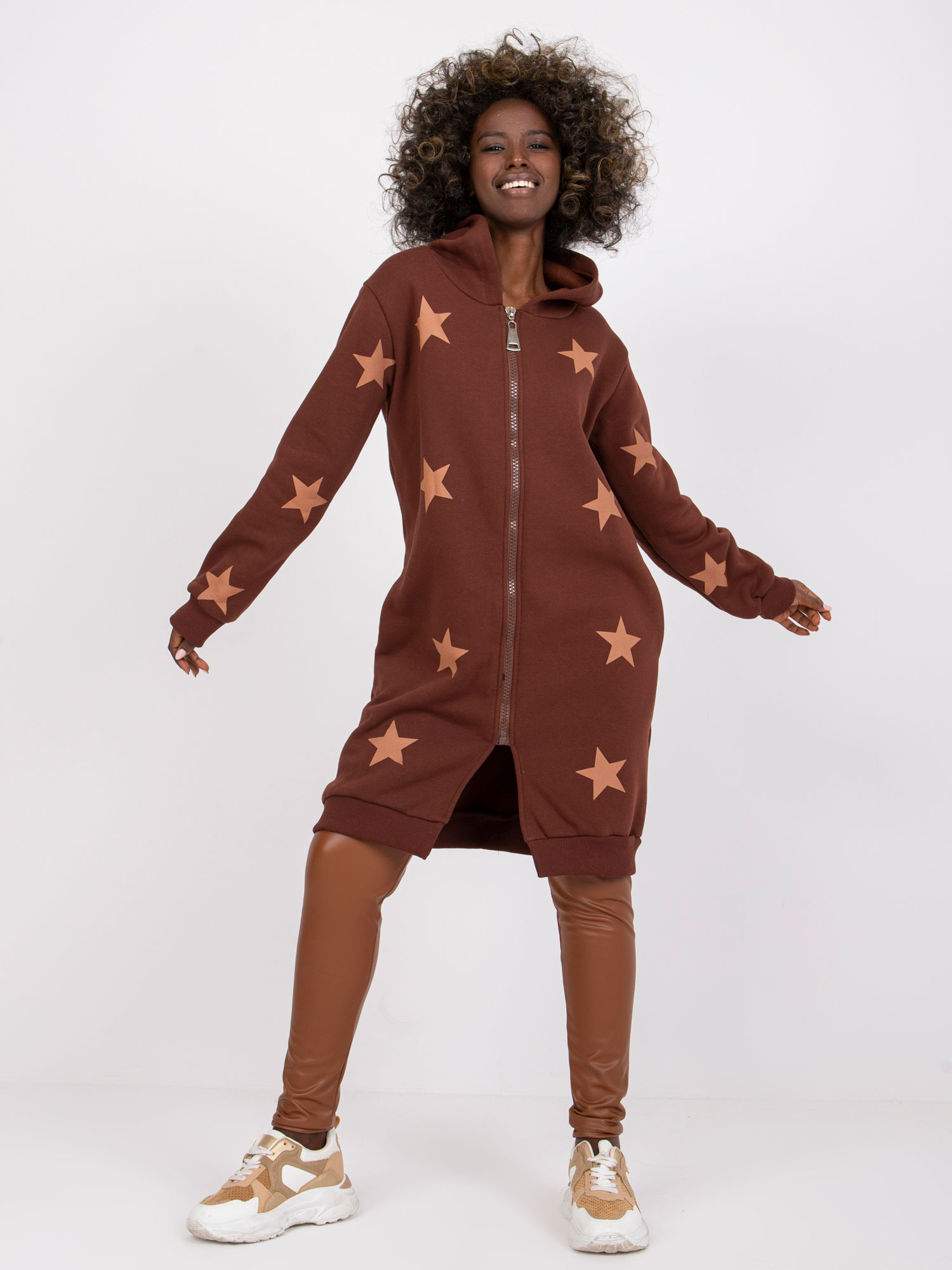 Hnedá dlhá mikina na zips s hviezdičkami Marrakech -FA-BL-7411.85P-brown Veľkosť: ONE SIZE